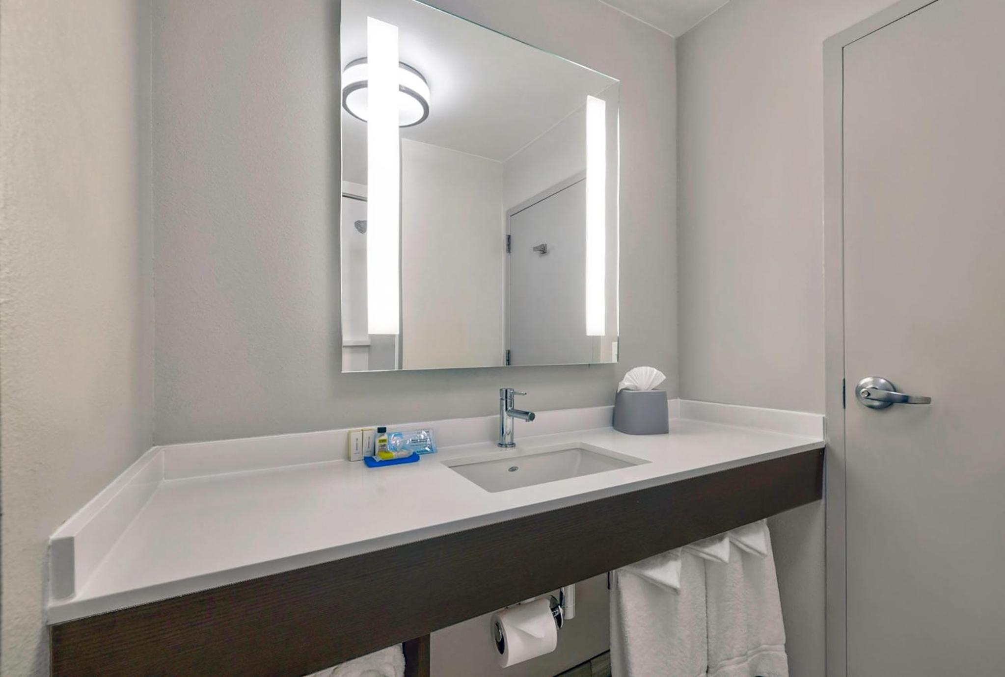Holiday Inn Express Hotel & Suites Kansas City - Grandview by IHG