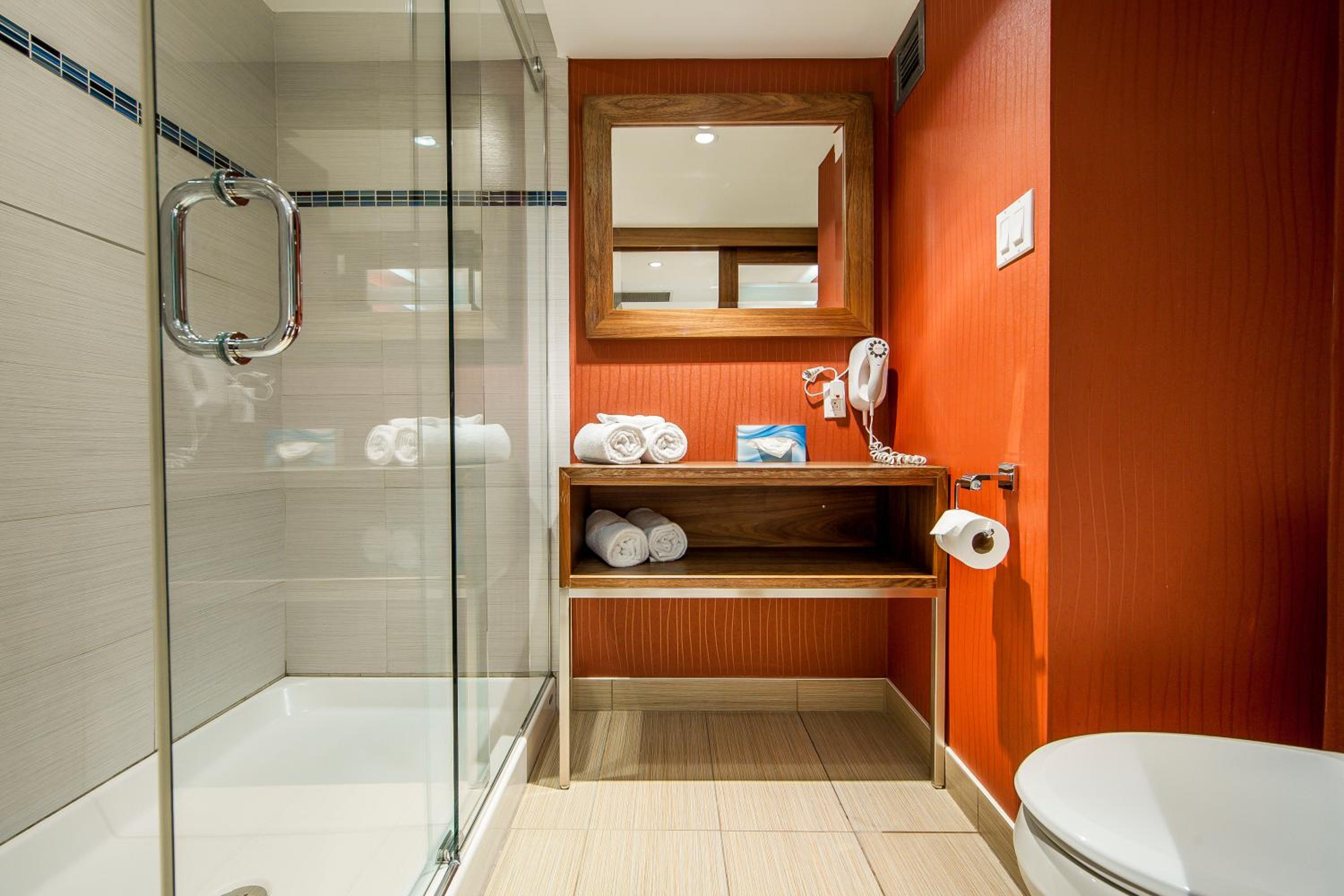 Superior Room with 1 king bed - Photo 2