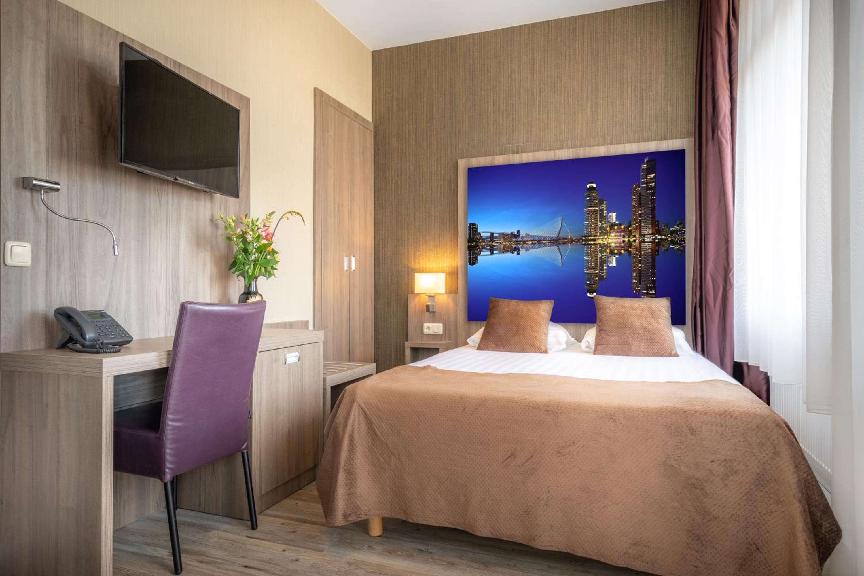 Economy Double Room - Photo 9