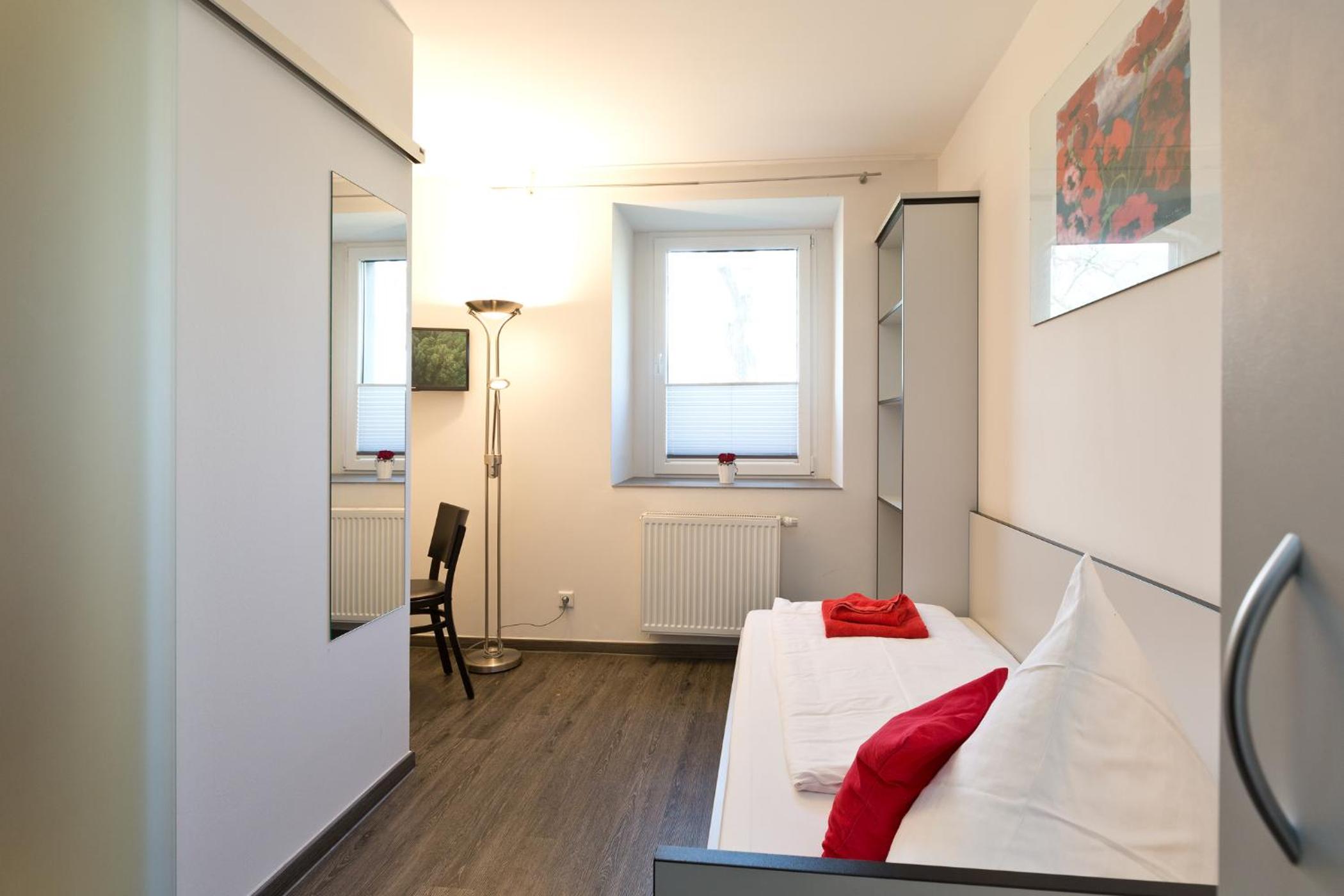 Single Room - Pets Allowed