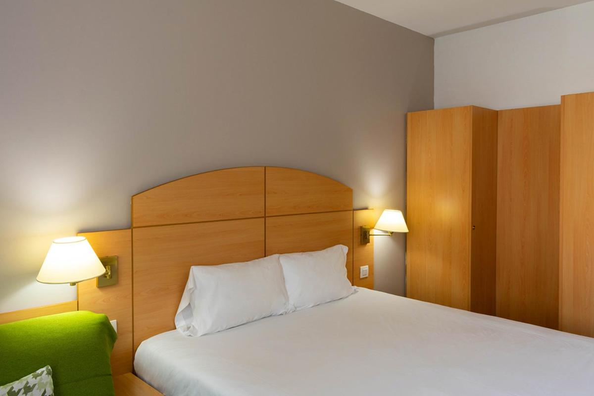 Triple Room (1 Double Bed + 1 Single Bed) - Photo 5