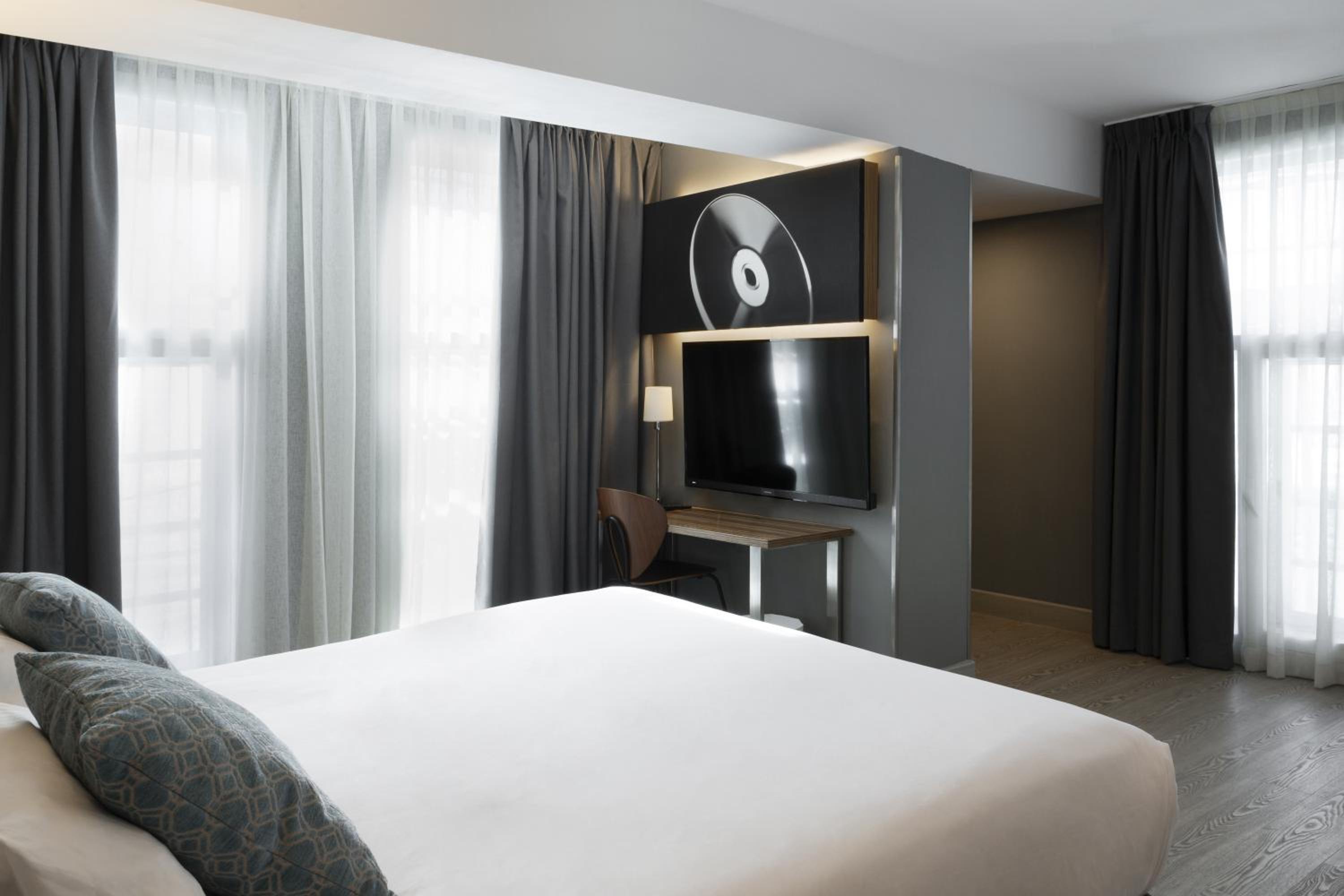 Double or Twin Room (1-2 Adults)