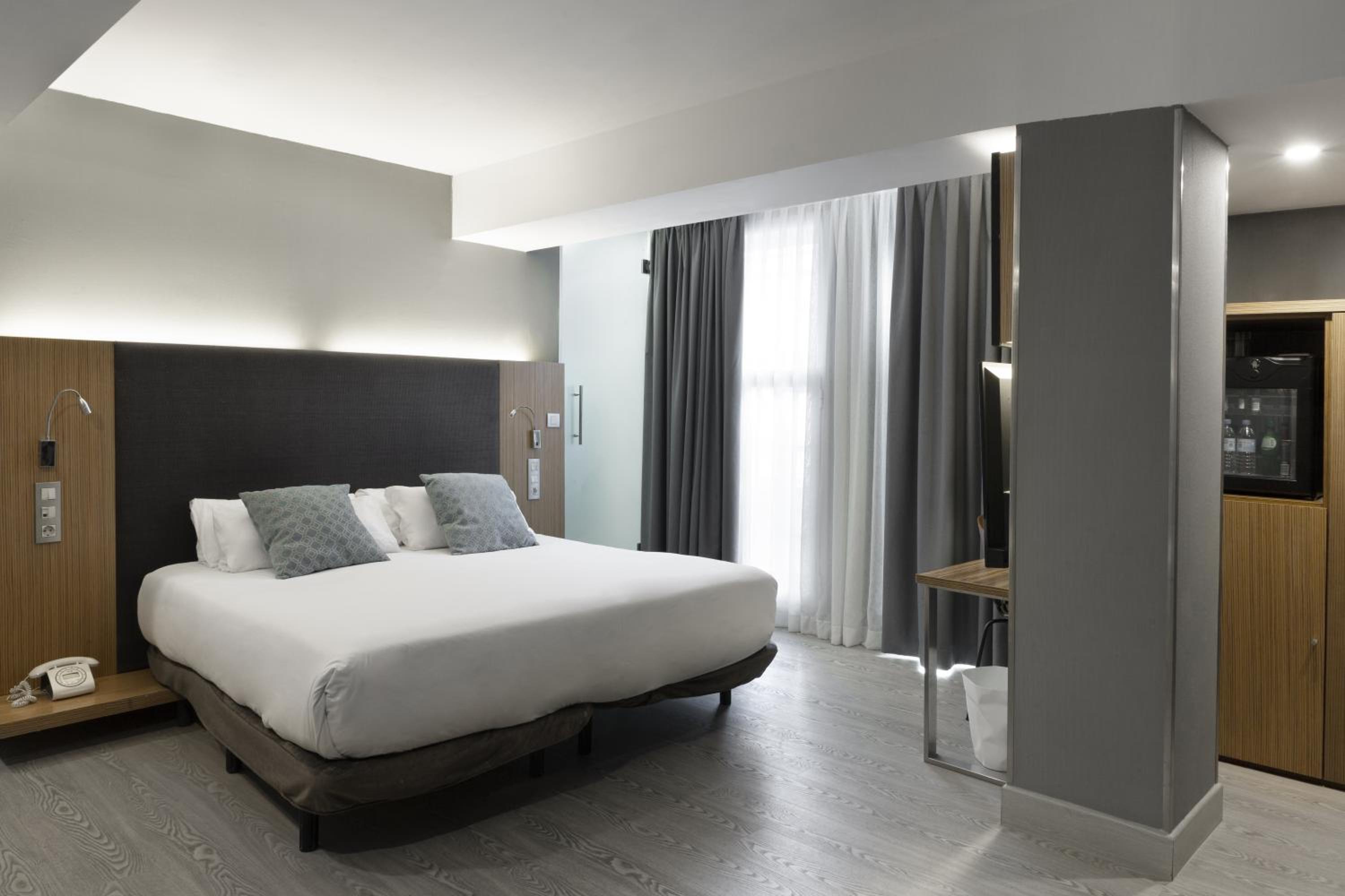 Double or Twin Room (1-2 Adults)