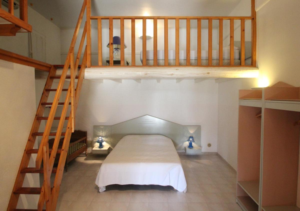 Two-Bedroom Apartment with Pool View photo 1