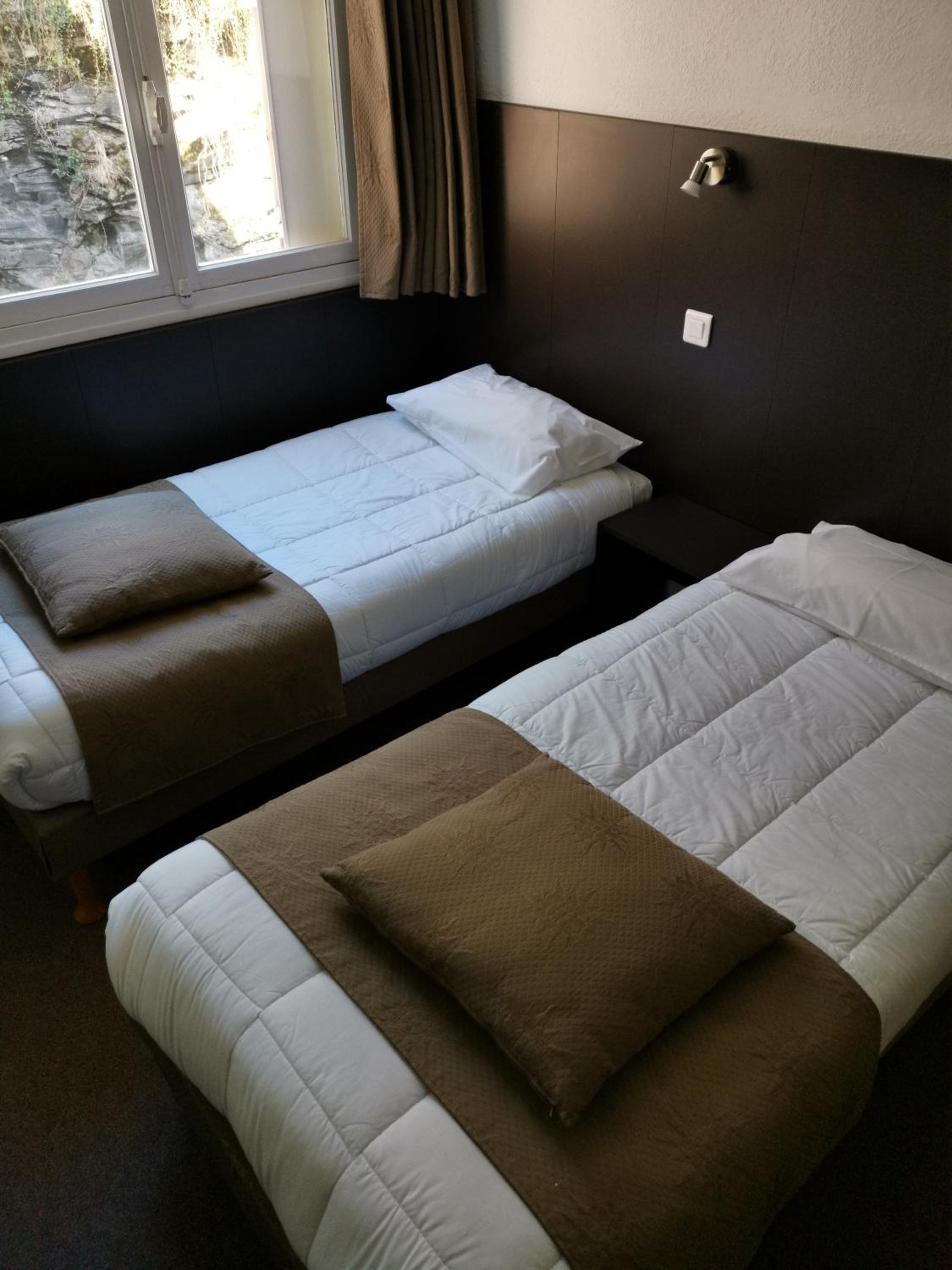 Twin Room with Patio View - Photo 4
