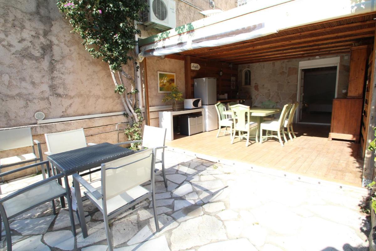 Two-Bedroom Apartment with Pool View photo 3