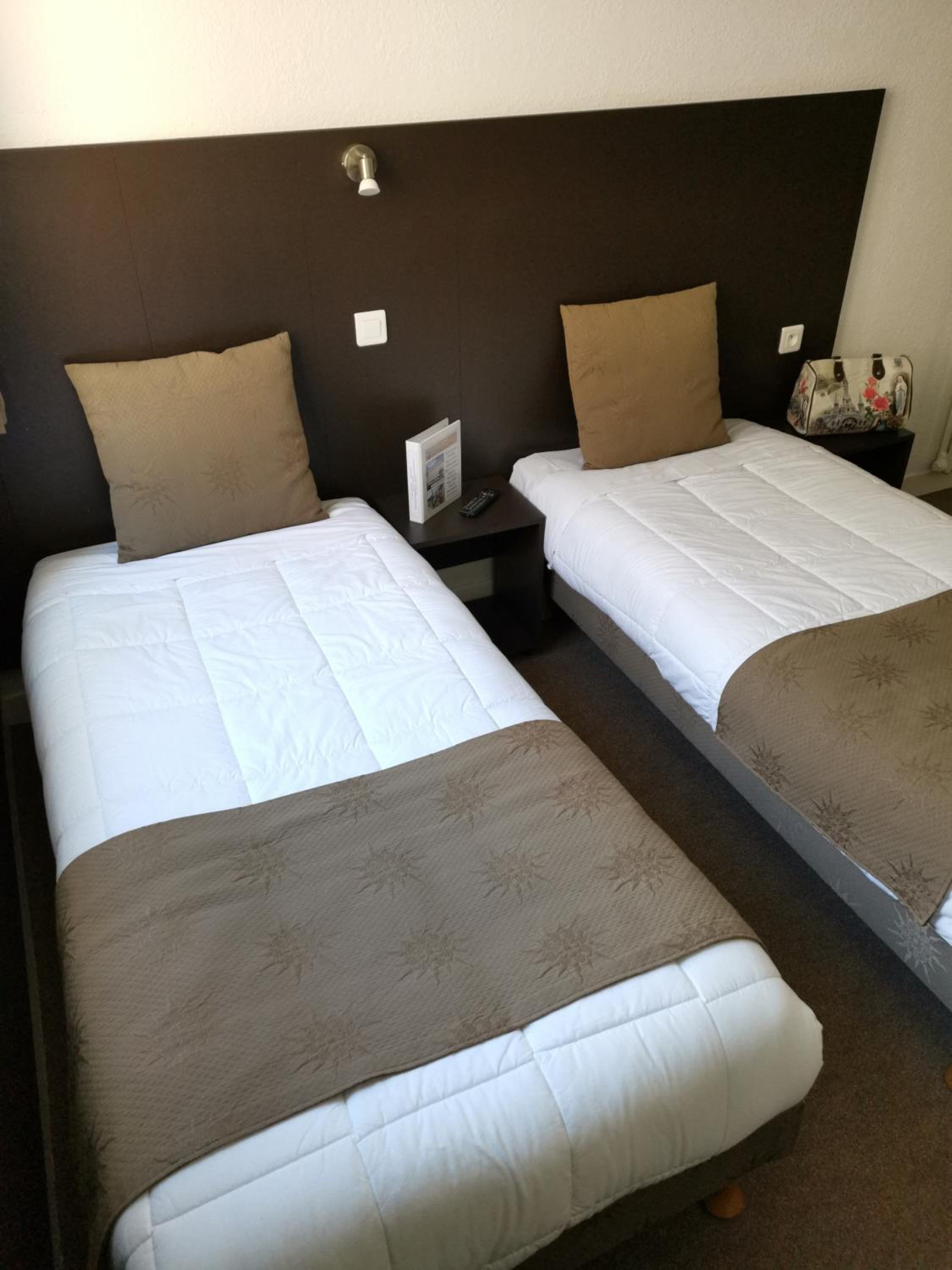 Twin Room with Mountain View - Photo 8