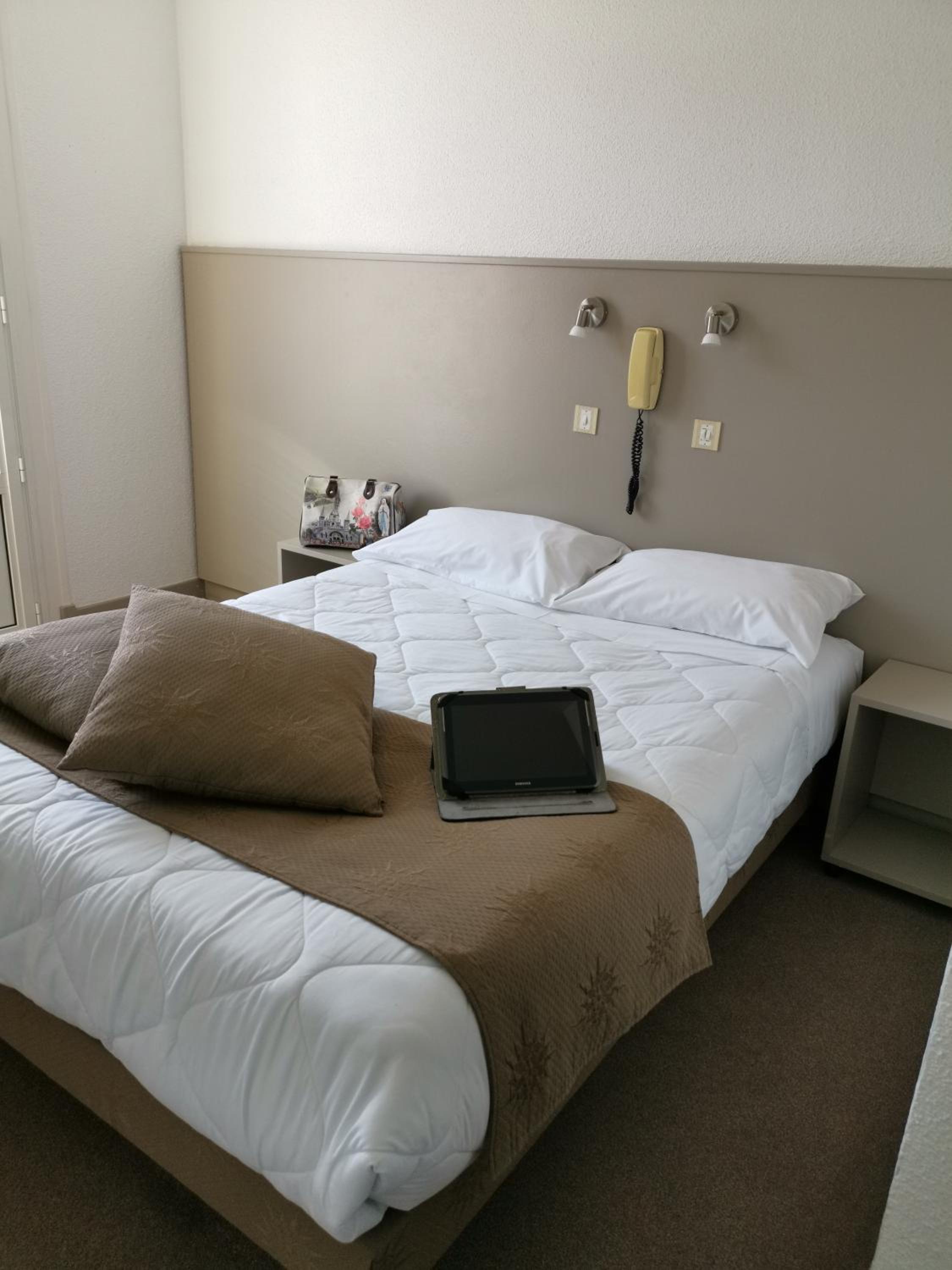 Double Room - Photo 7