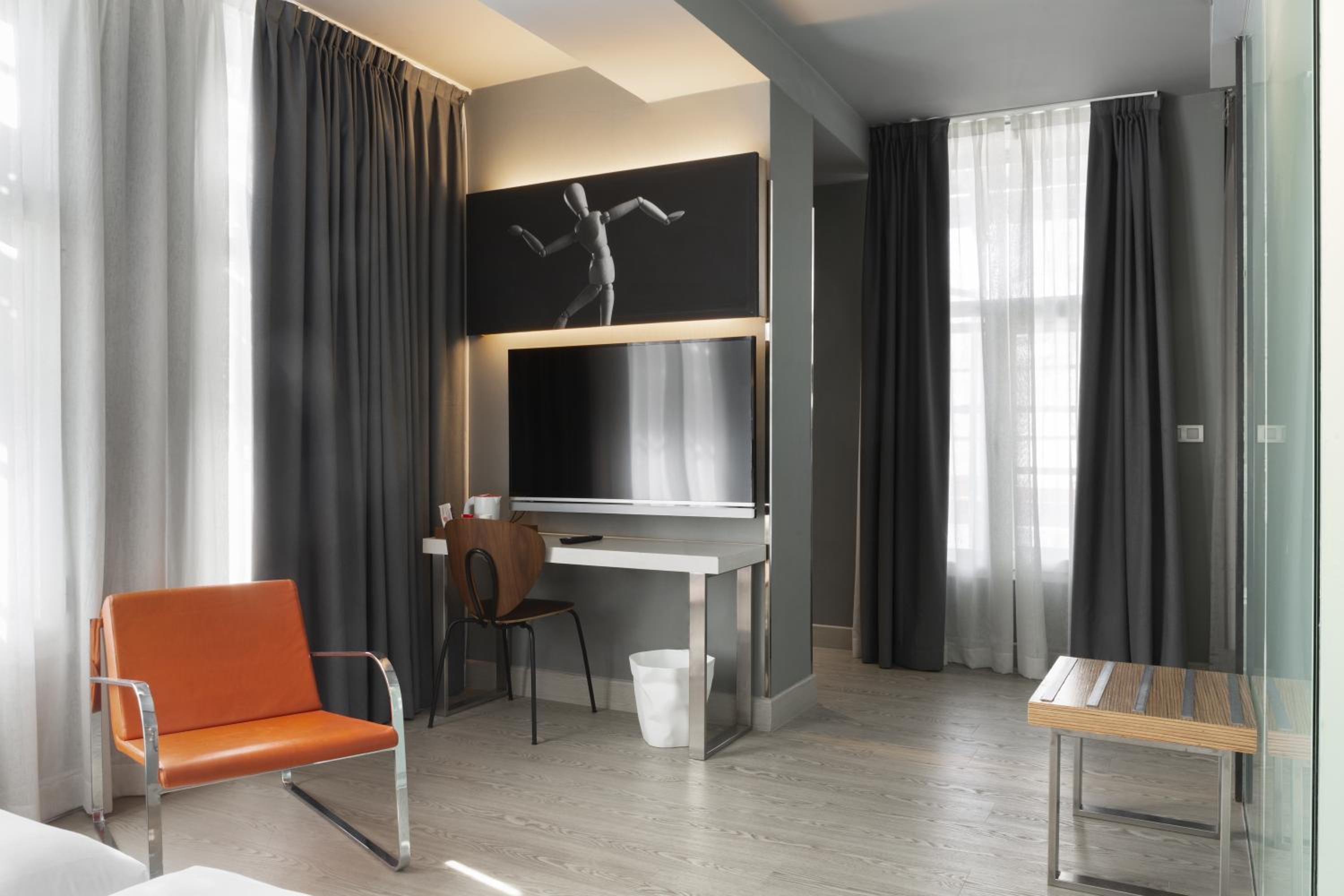 Superior Double Room thumbnail 6