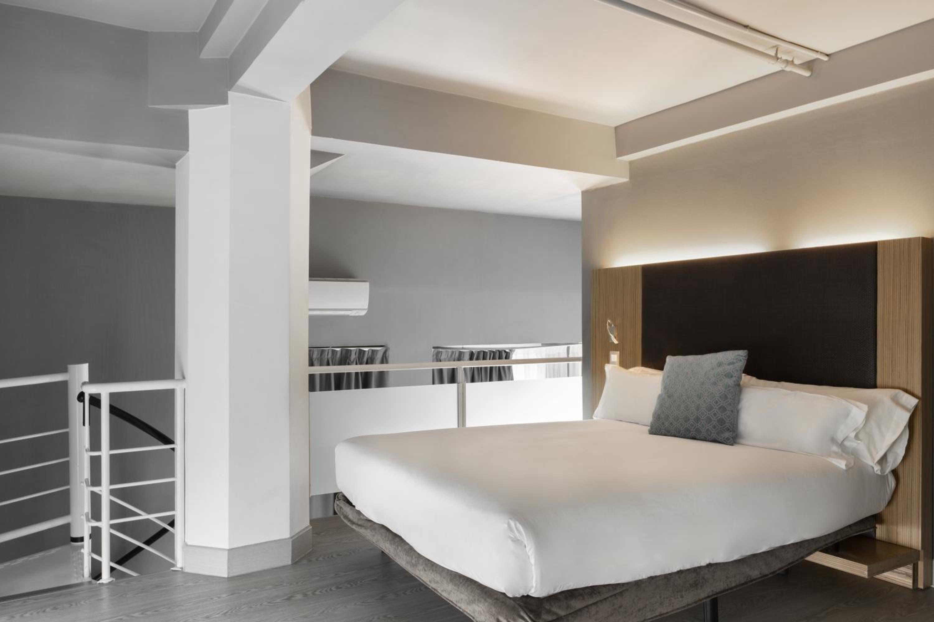 Sextuple Room (6 Adults)