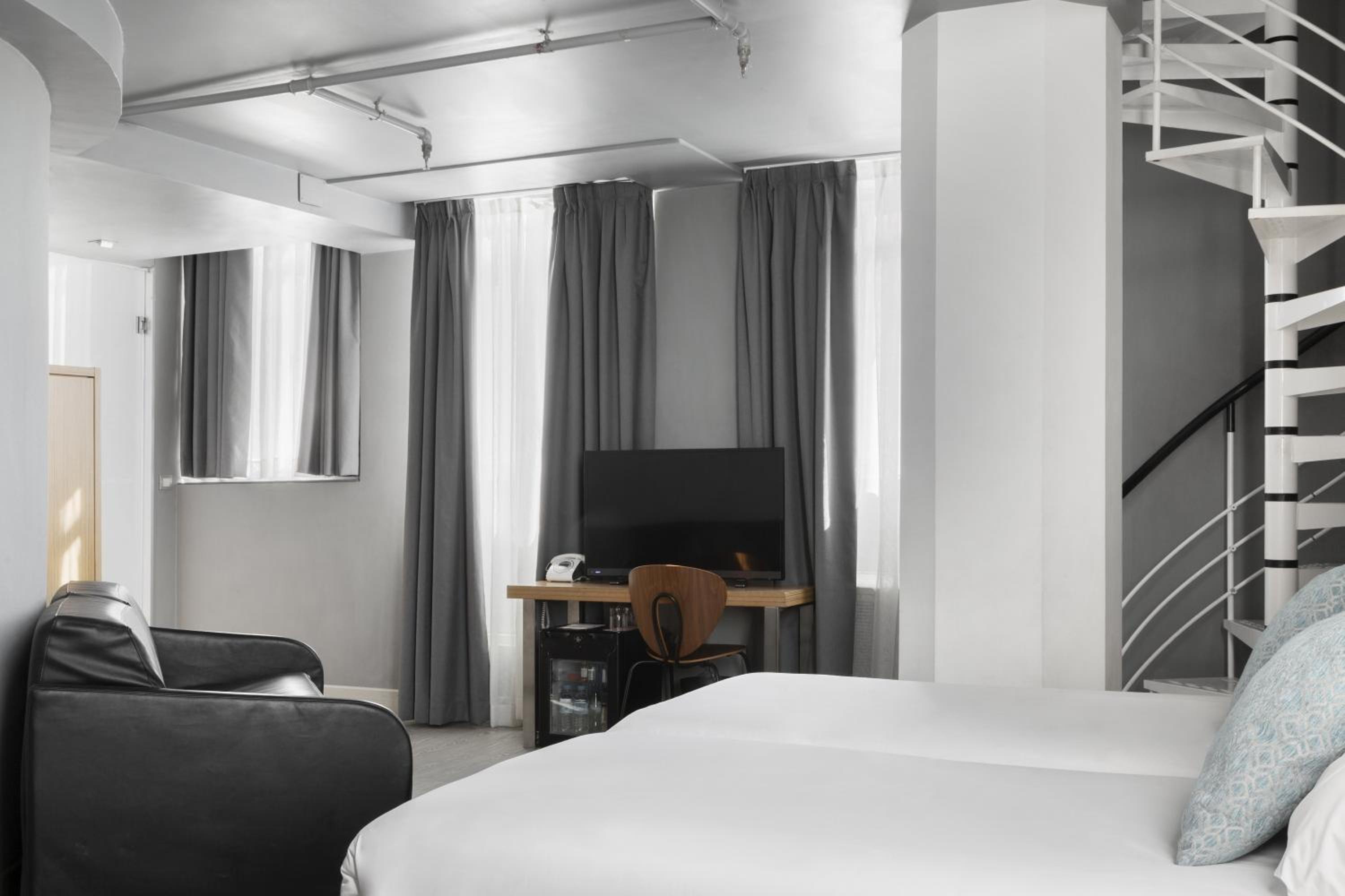 Sextuple Room (6 Adults) thumbnail 6