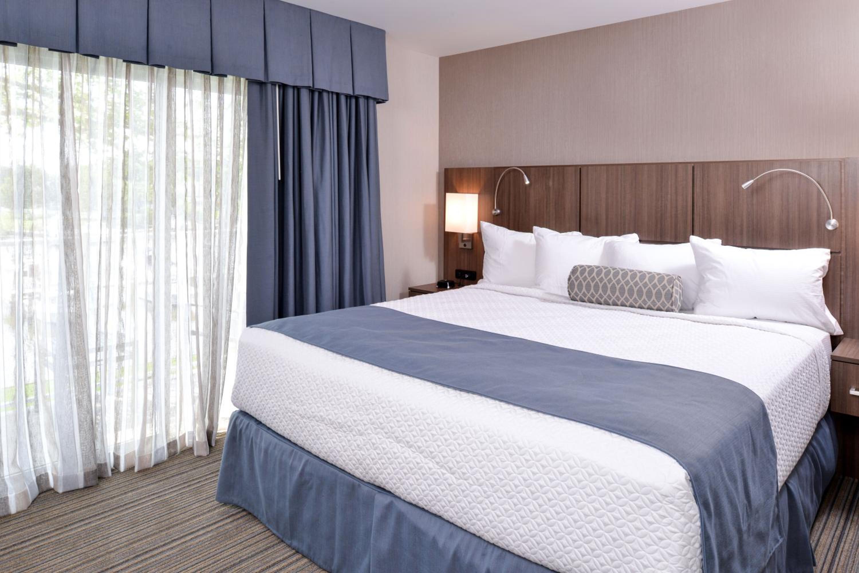 King Room with Balcony photo 2