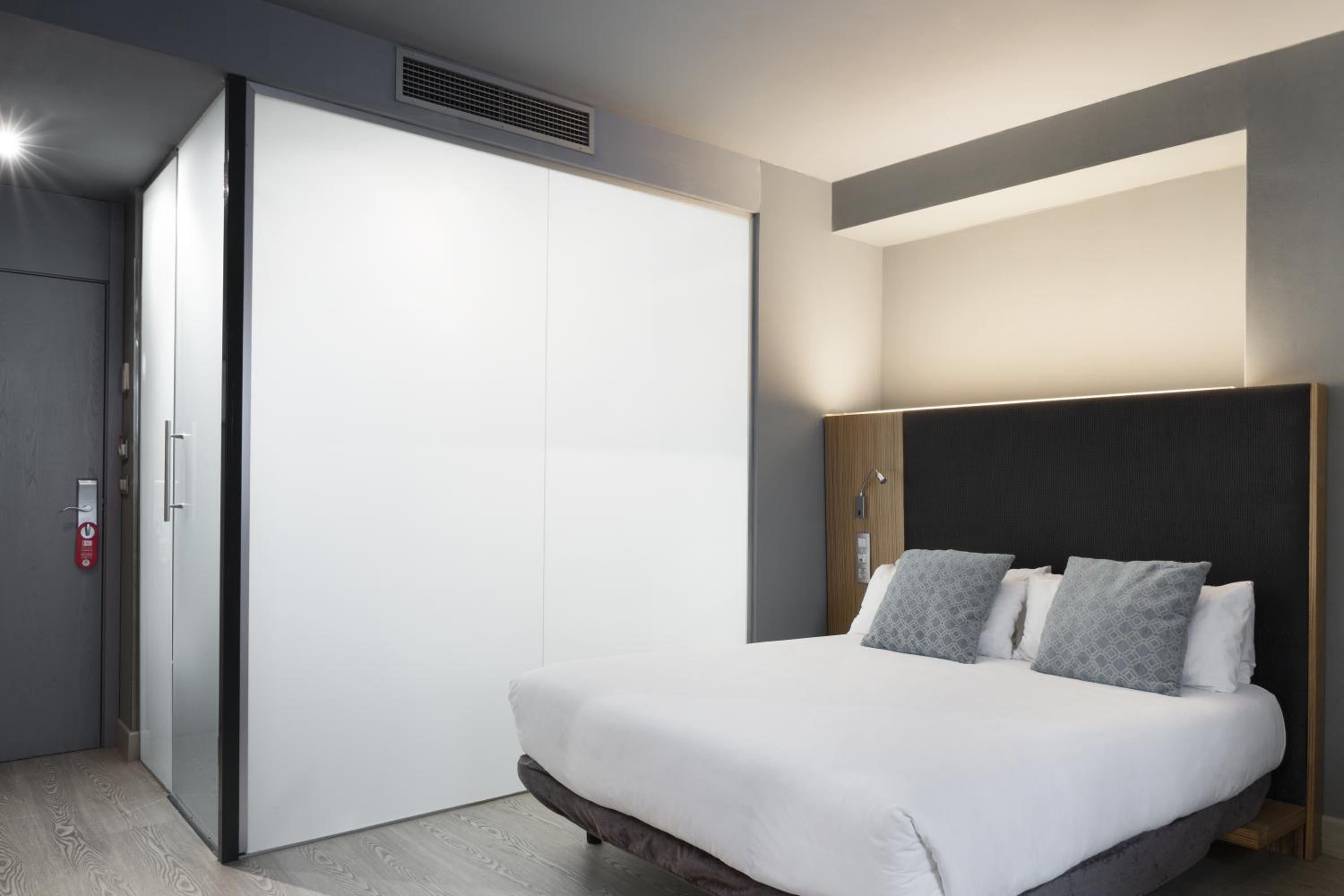 Quadruple Room (4 Adults) thumbnail 5