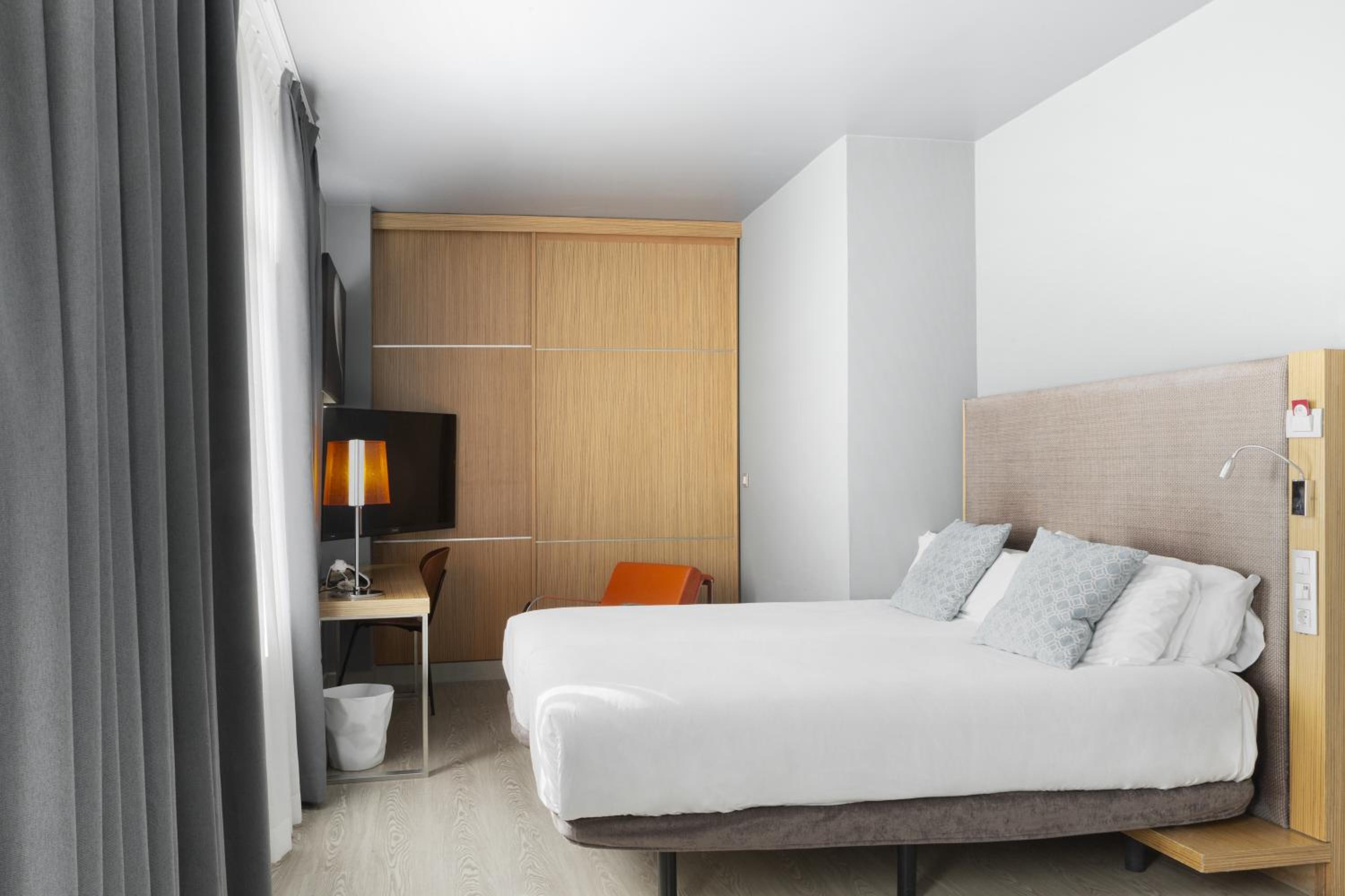 Triple Room thumbnail 6