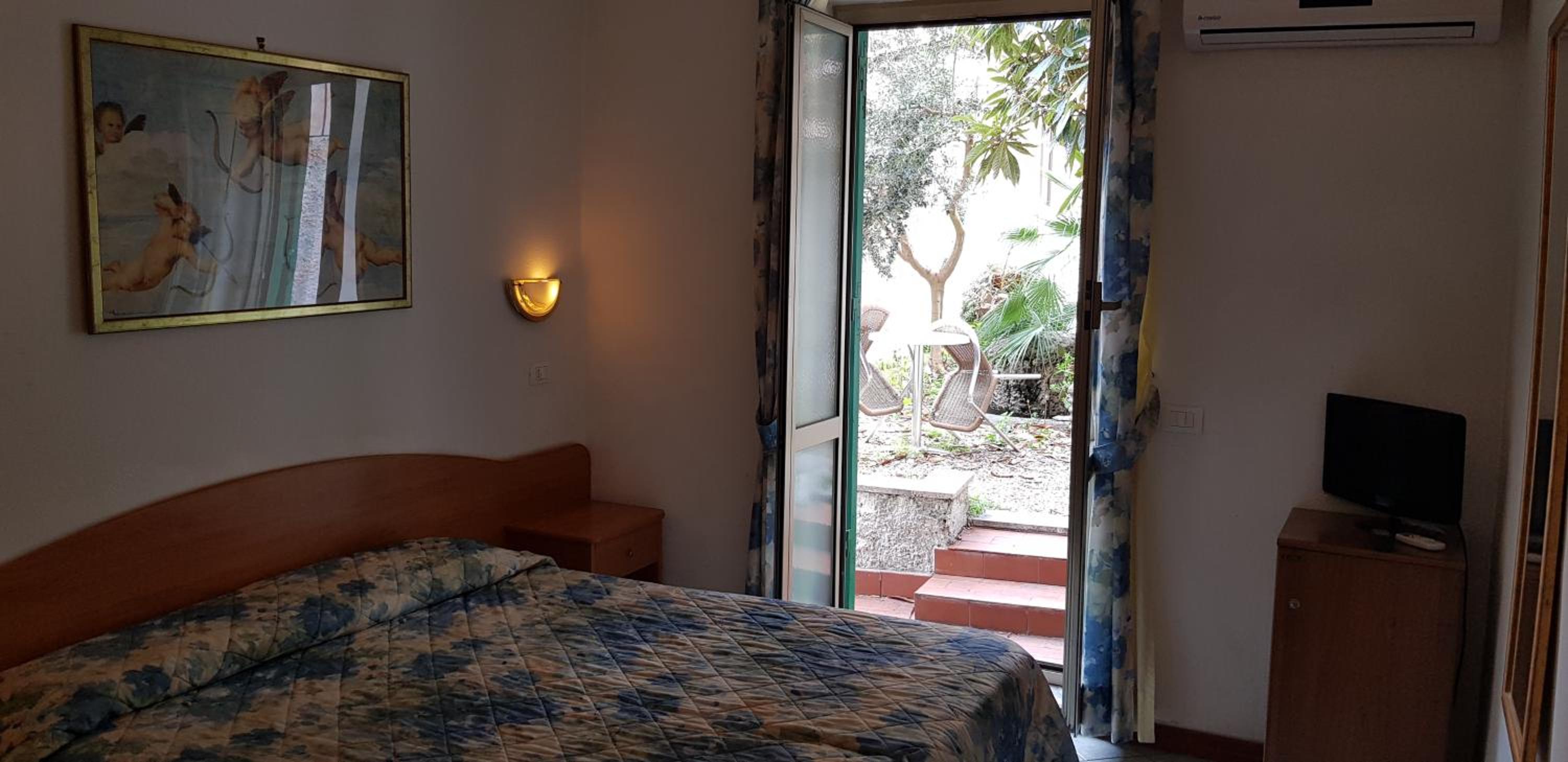 Twin/Double Room photo 1
