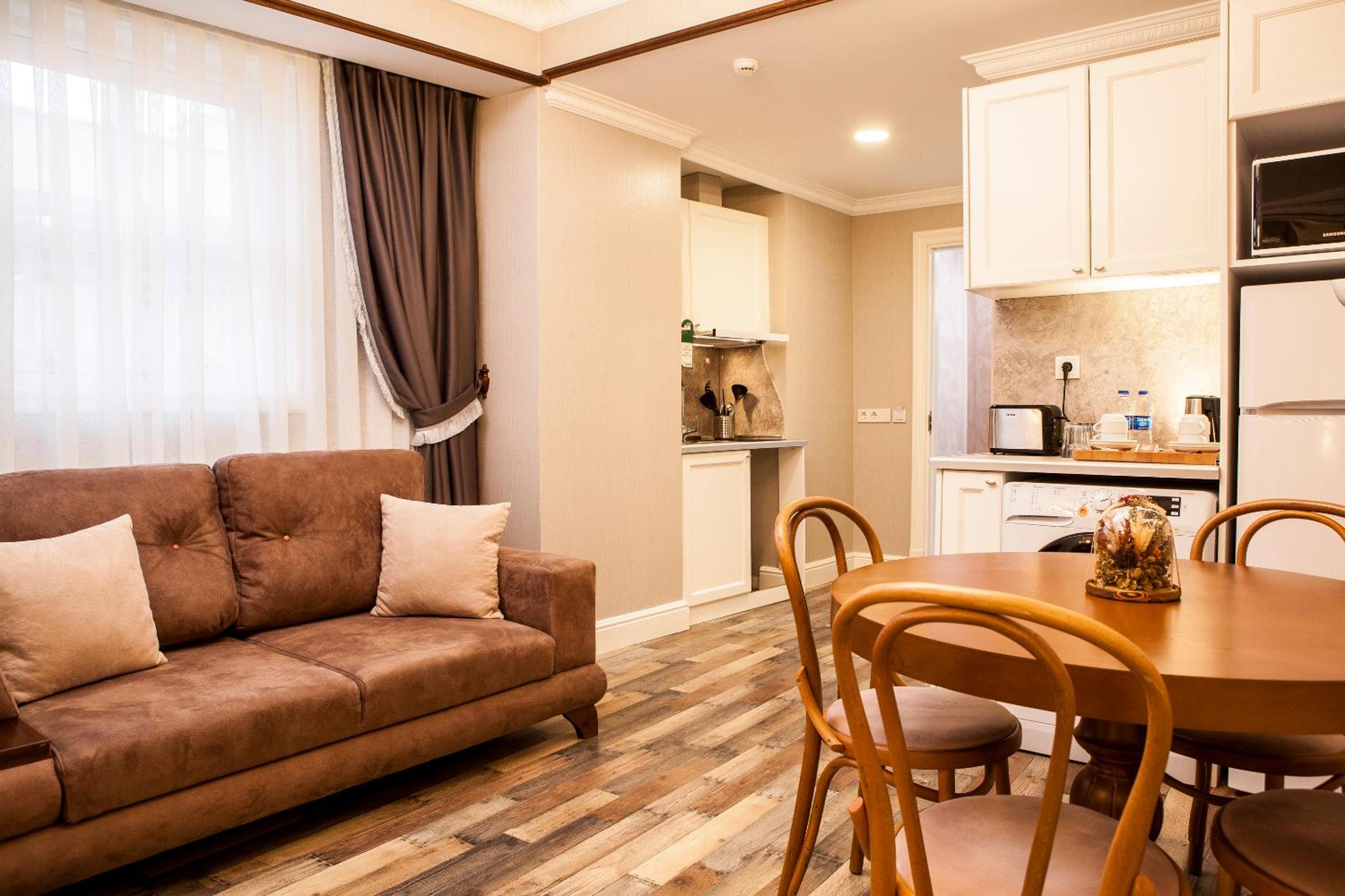 Three-Bedroom Apartment photo 2