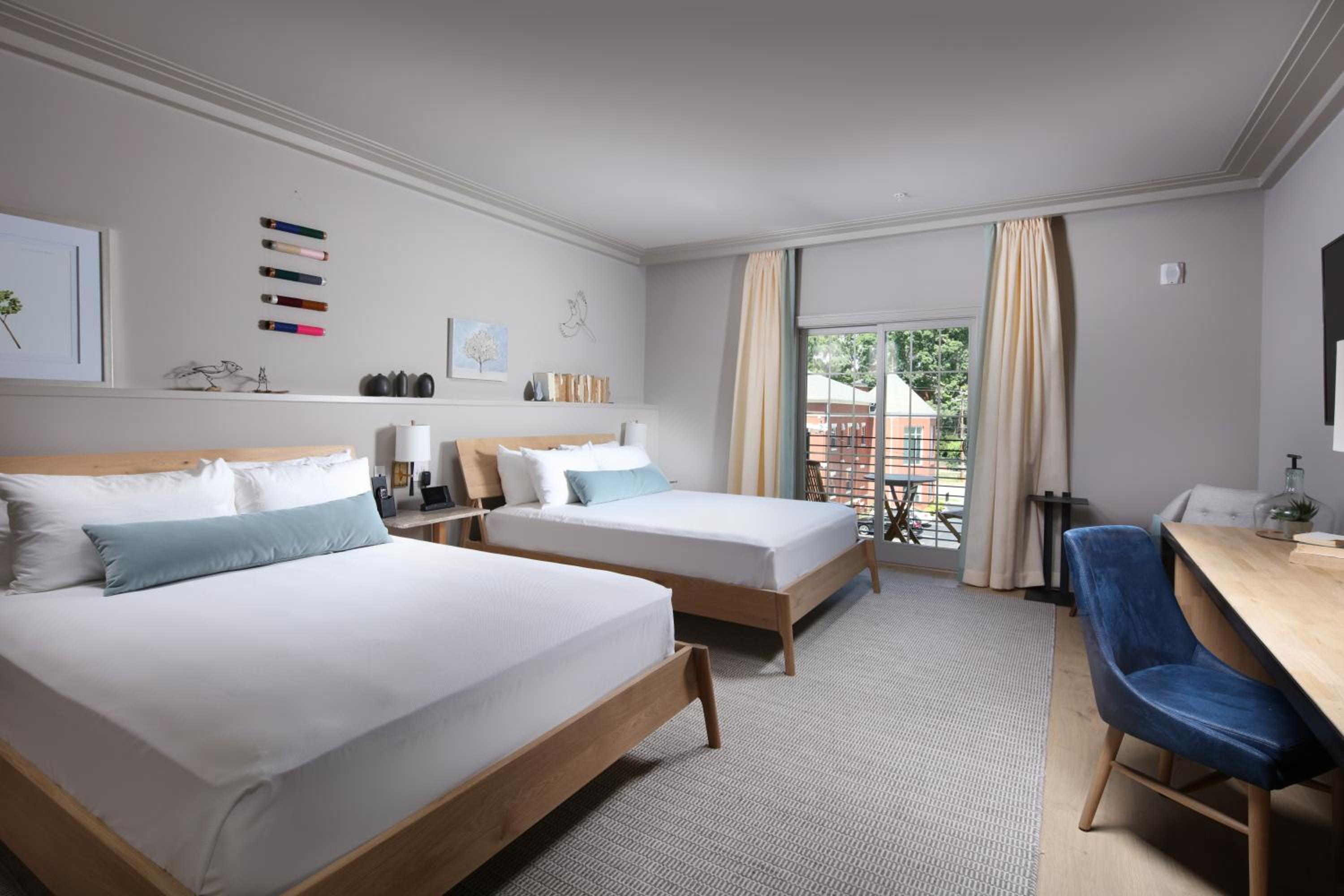 Queen Room with Balcony photo 1
