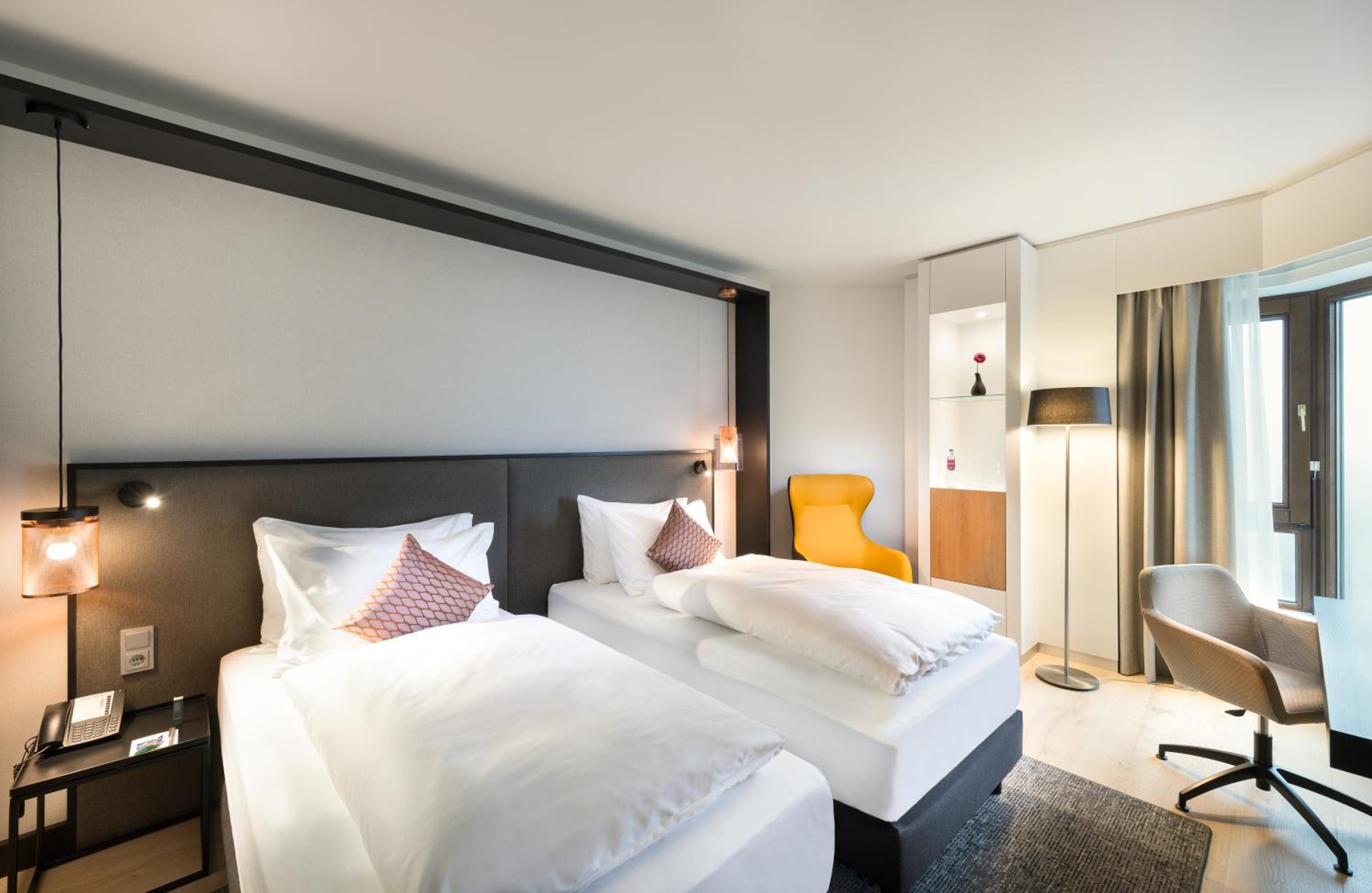 Standard Twin Room - Photo 1
