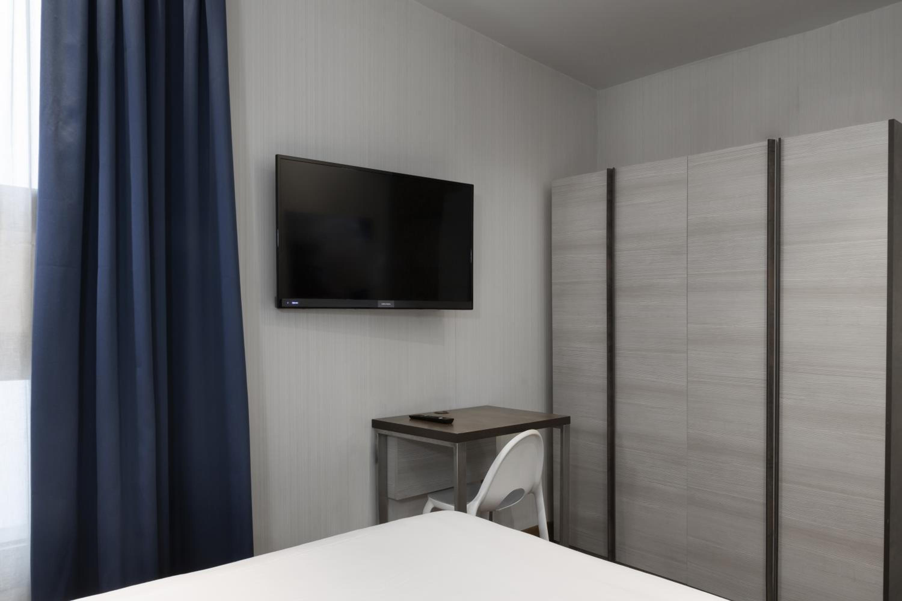 Small Double Room - Photo 5