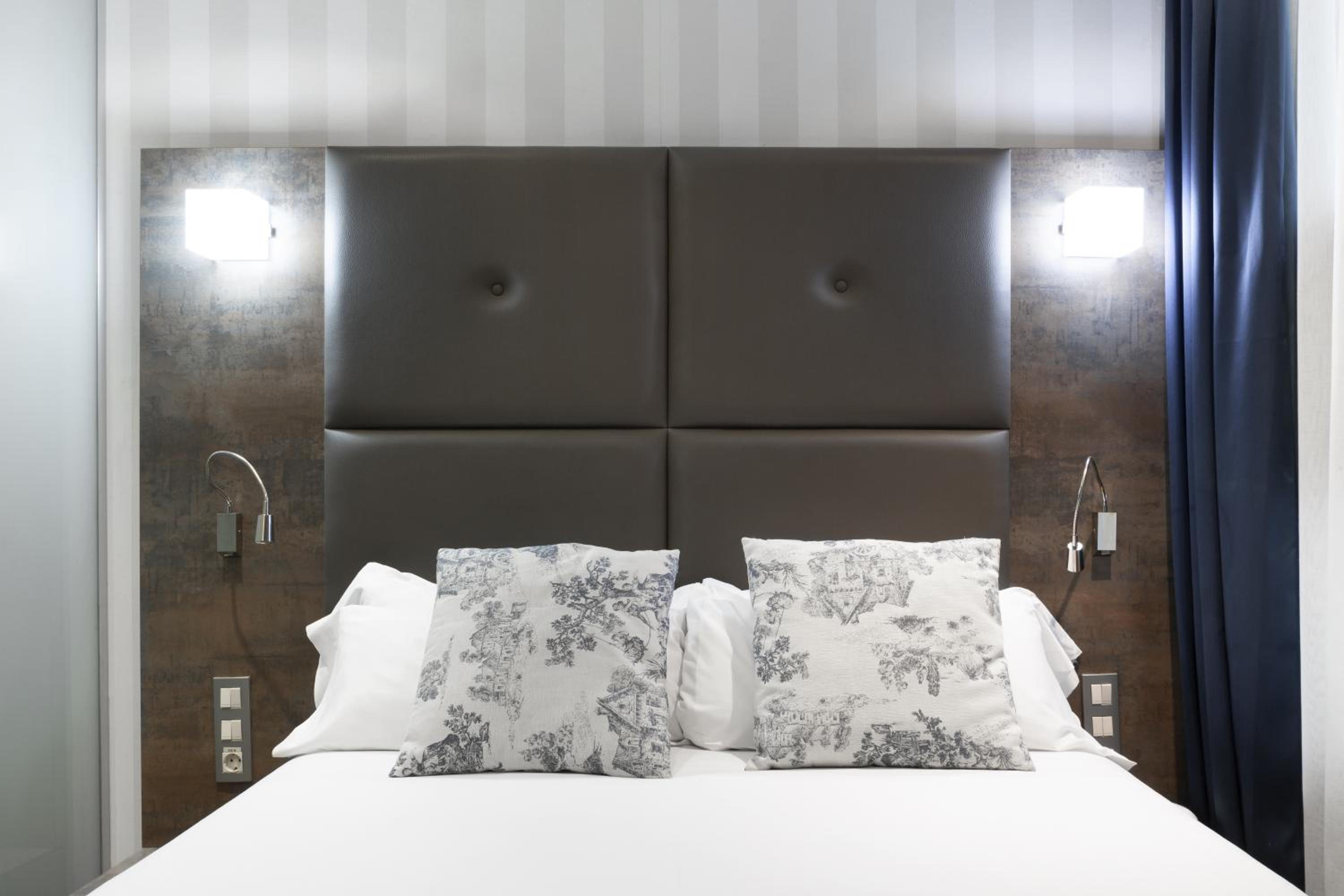Small Double Room - Photo 1