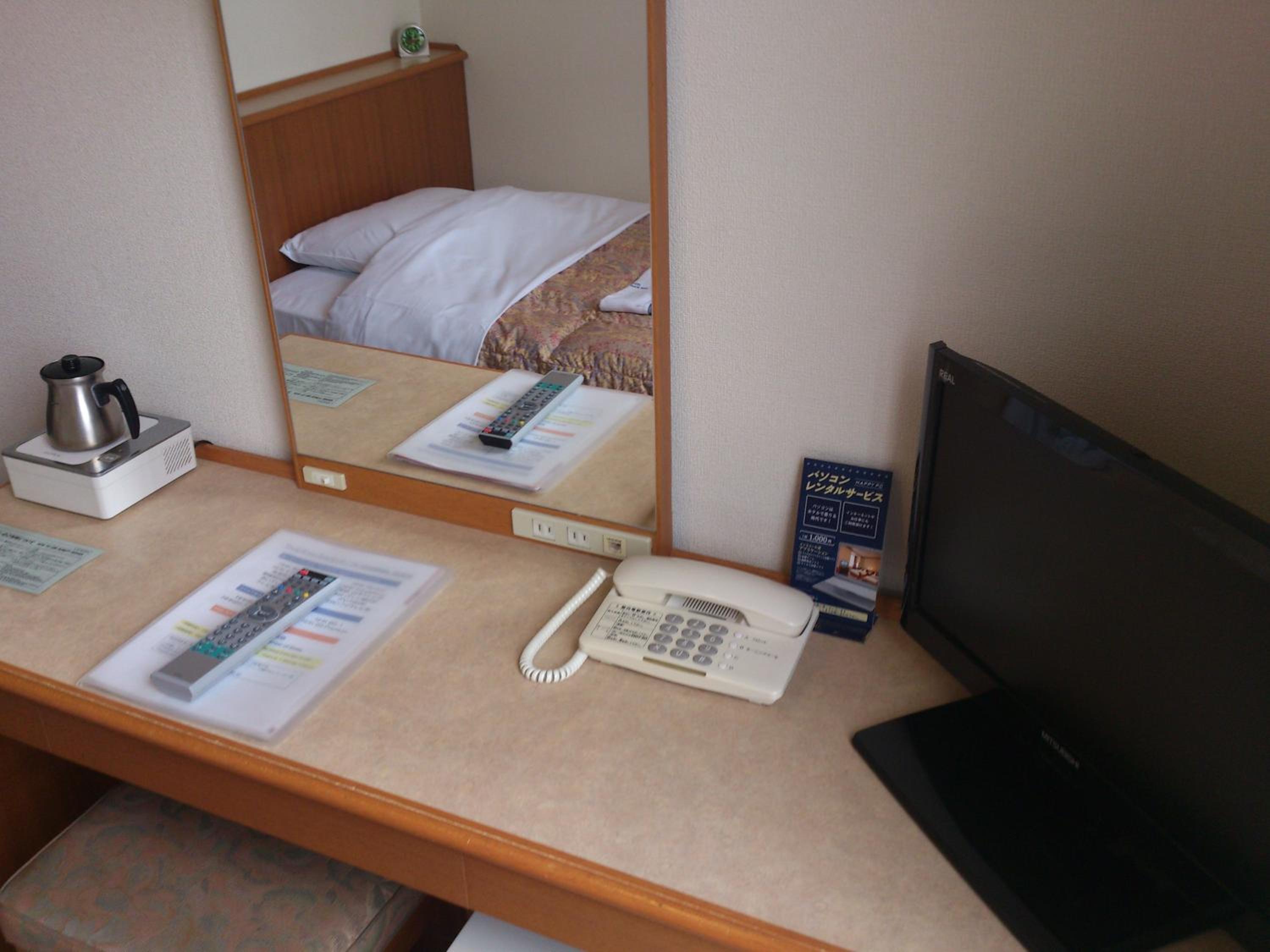 Single Room - Non-Smoking - Main Building photo 2