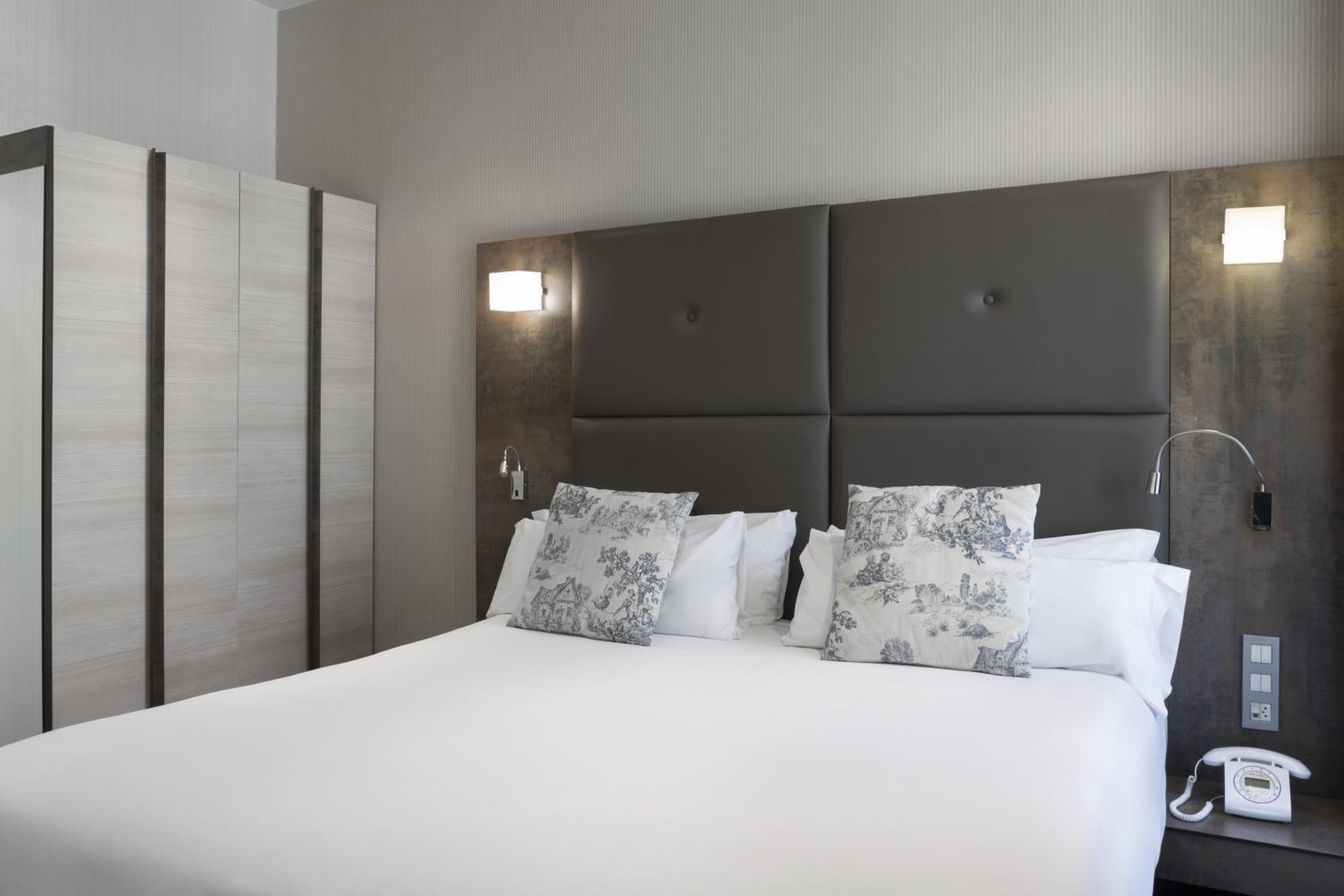 Standard Double Room - Photo 2