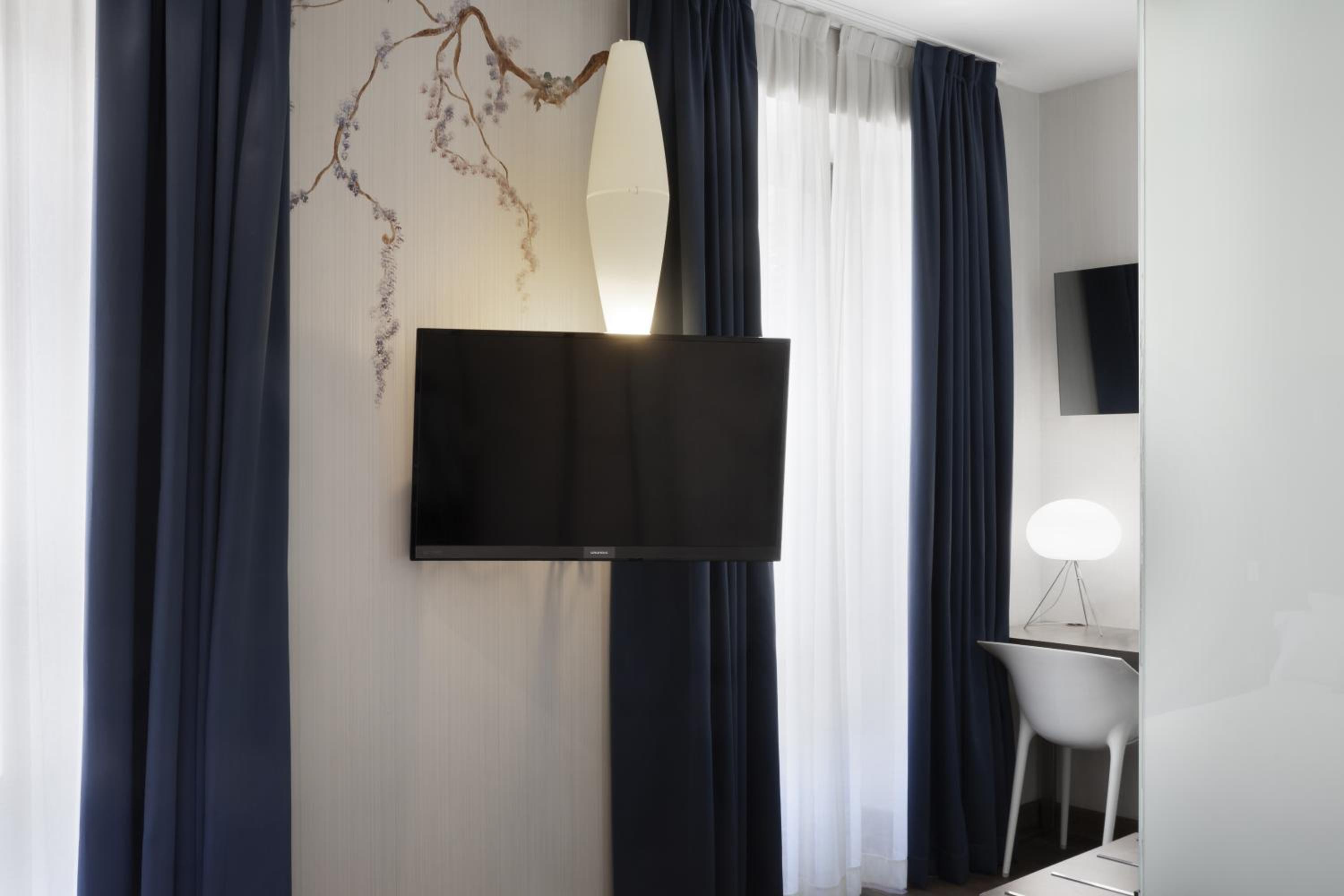 Standard Double Room - Photo 7