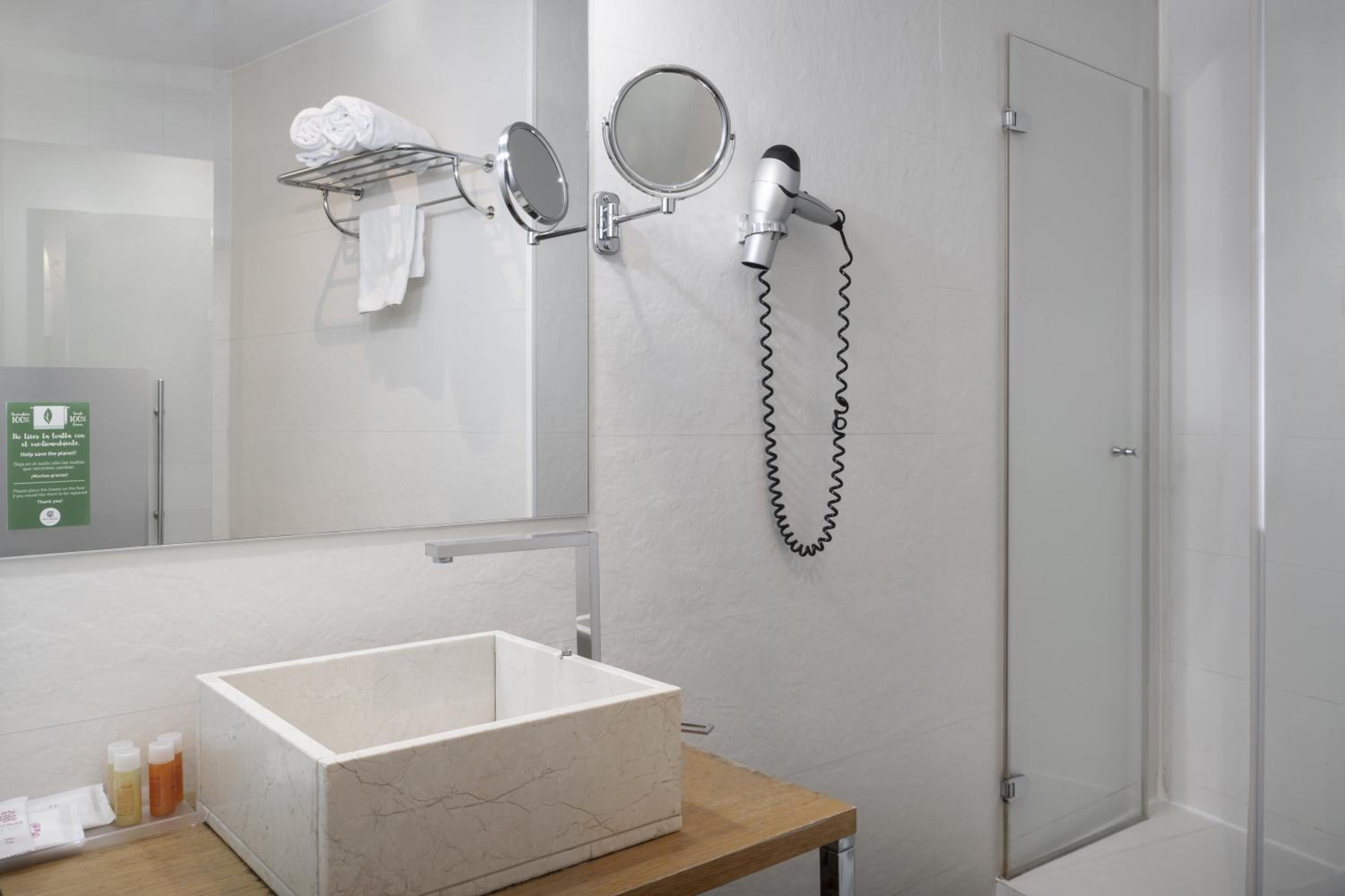 Small Double Room - Photo 3