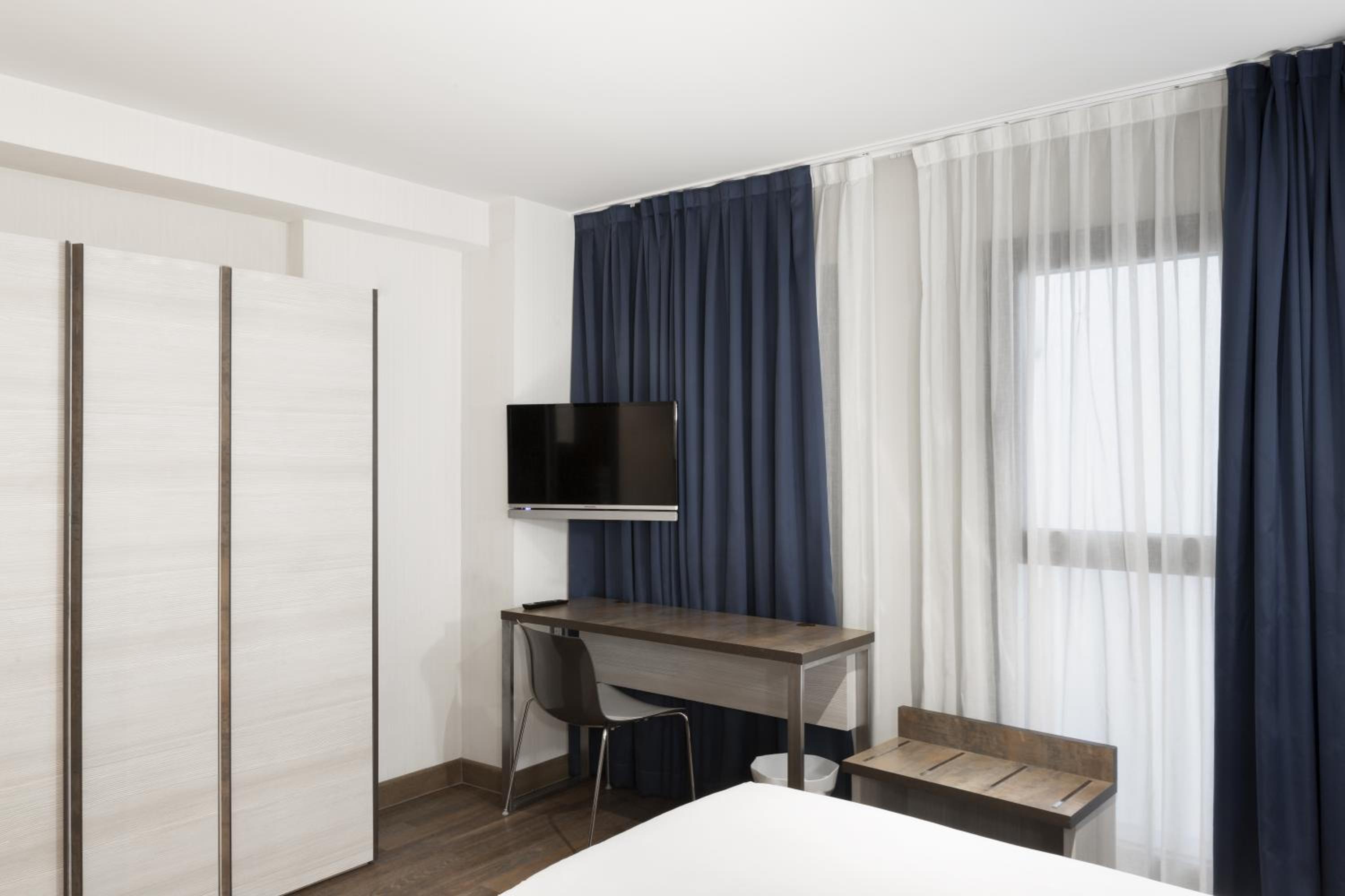 Standard Double Room - Photo 6