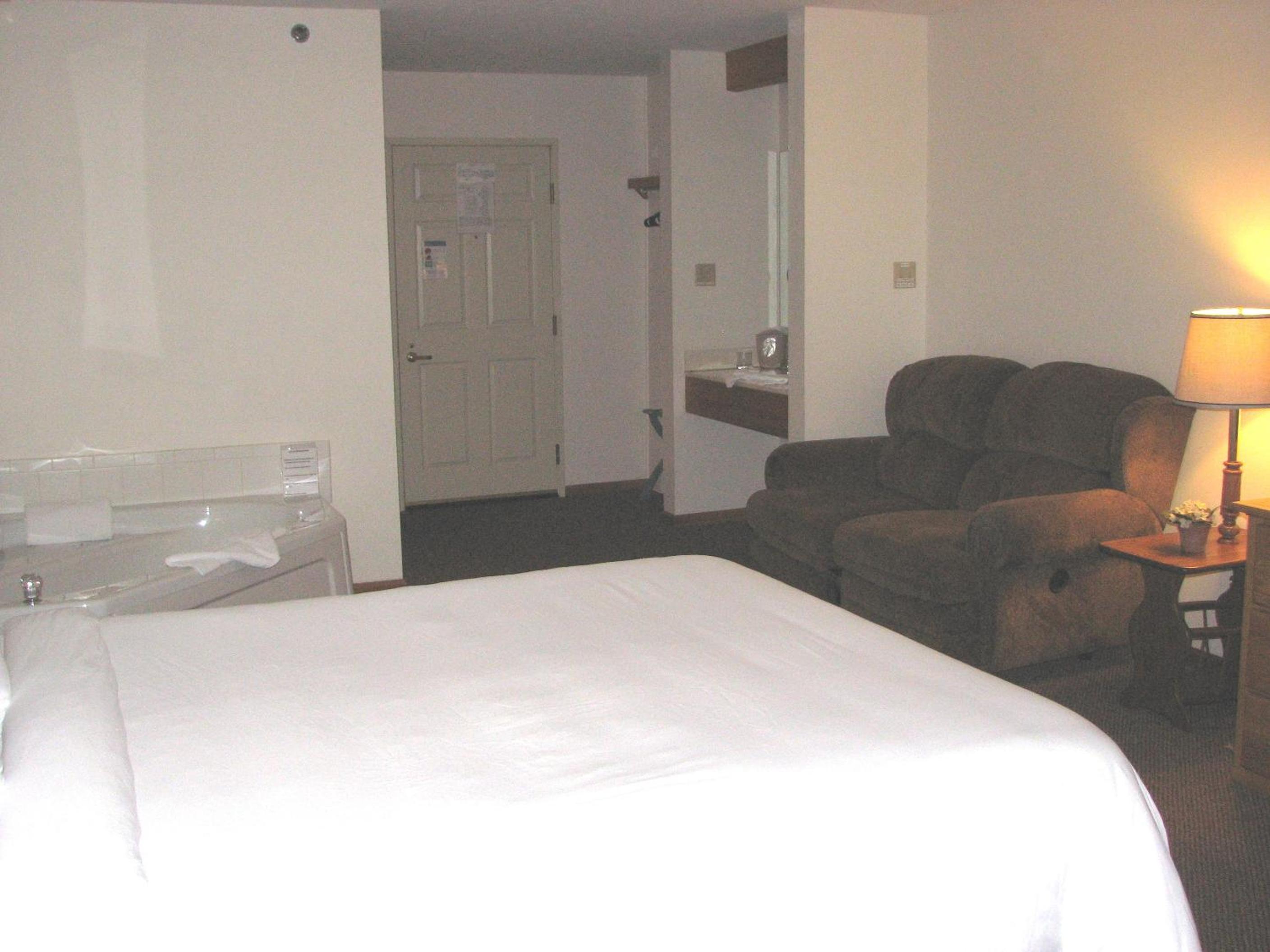 Queen Room with Spa Bath - Non Smoking photo 2