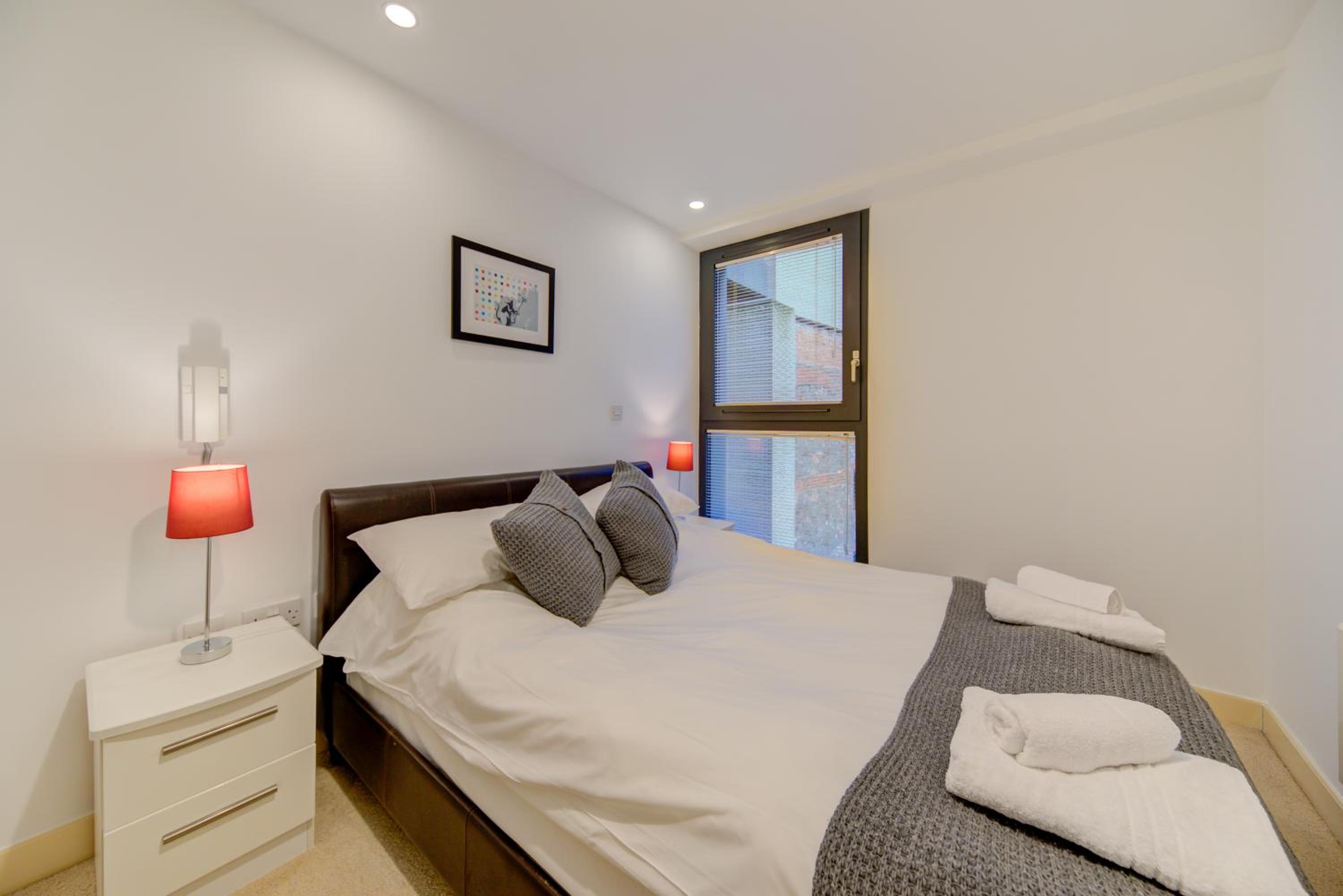 Deluxe One-Bedroom Apartment photo 1