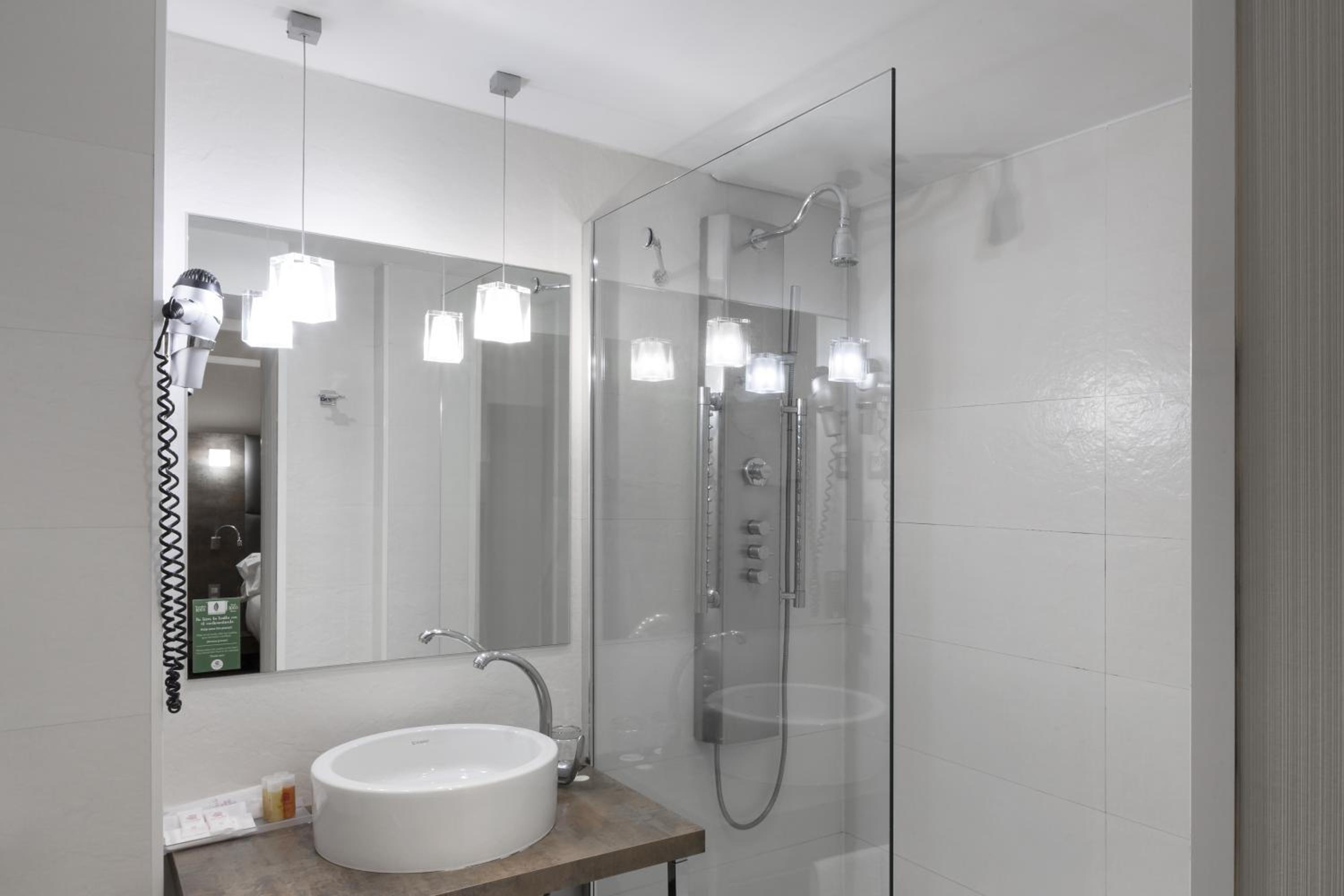 Quadruple Room (4 Adults) - Photo 6