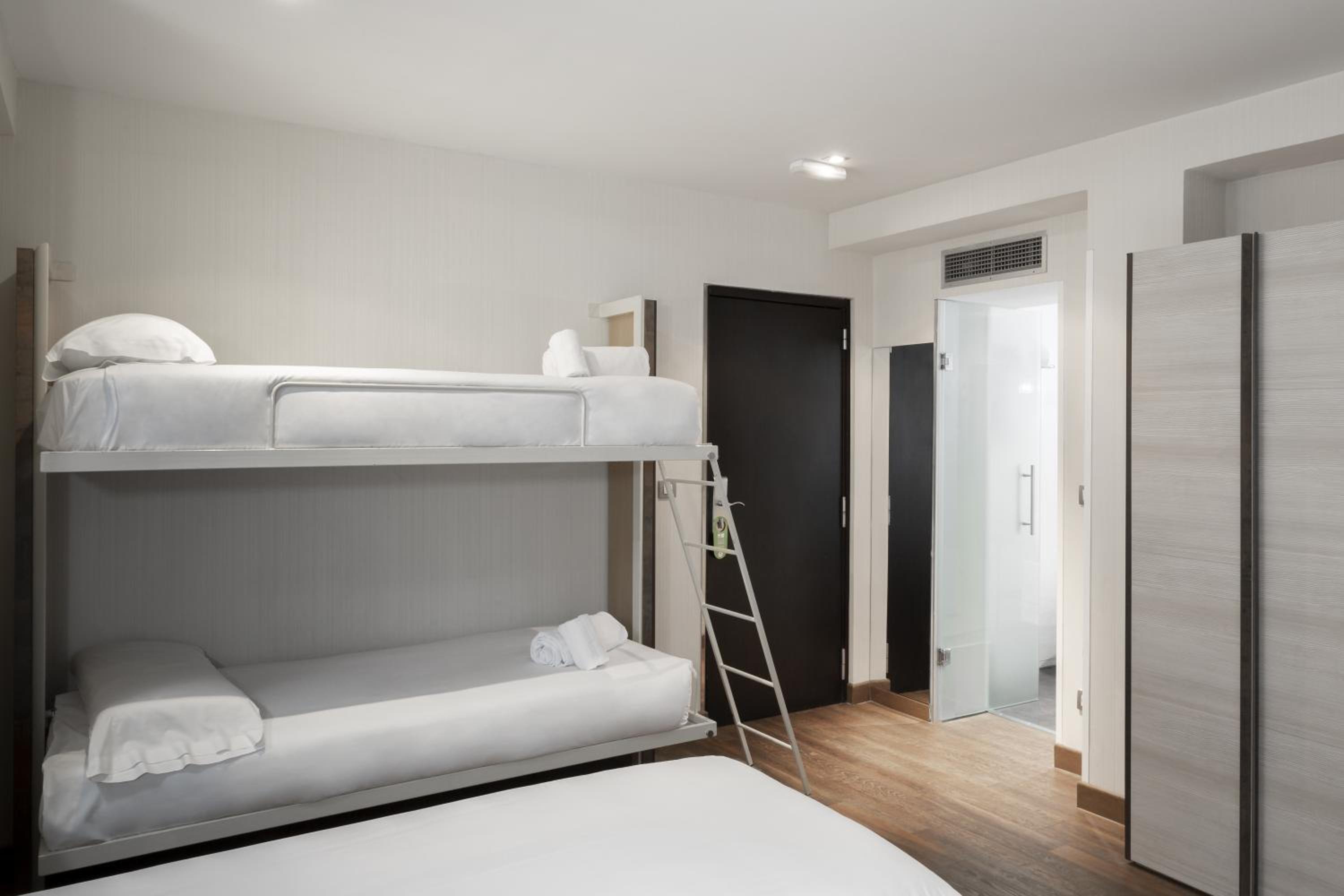Quadruple Room (4 Adults) - Photo 2