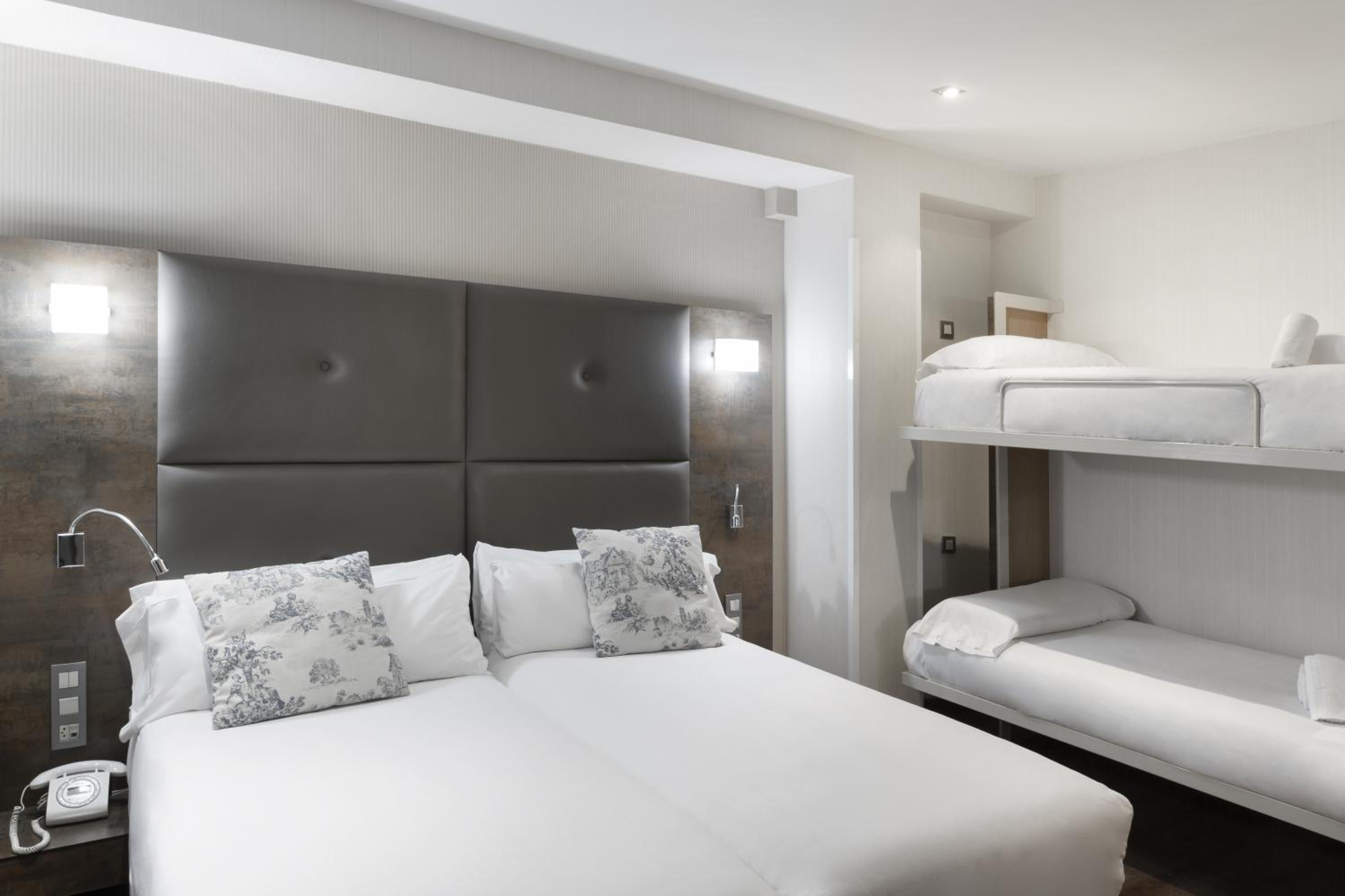 Quadruple Room (4 Adults) - Photo 1
