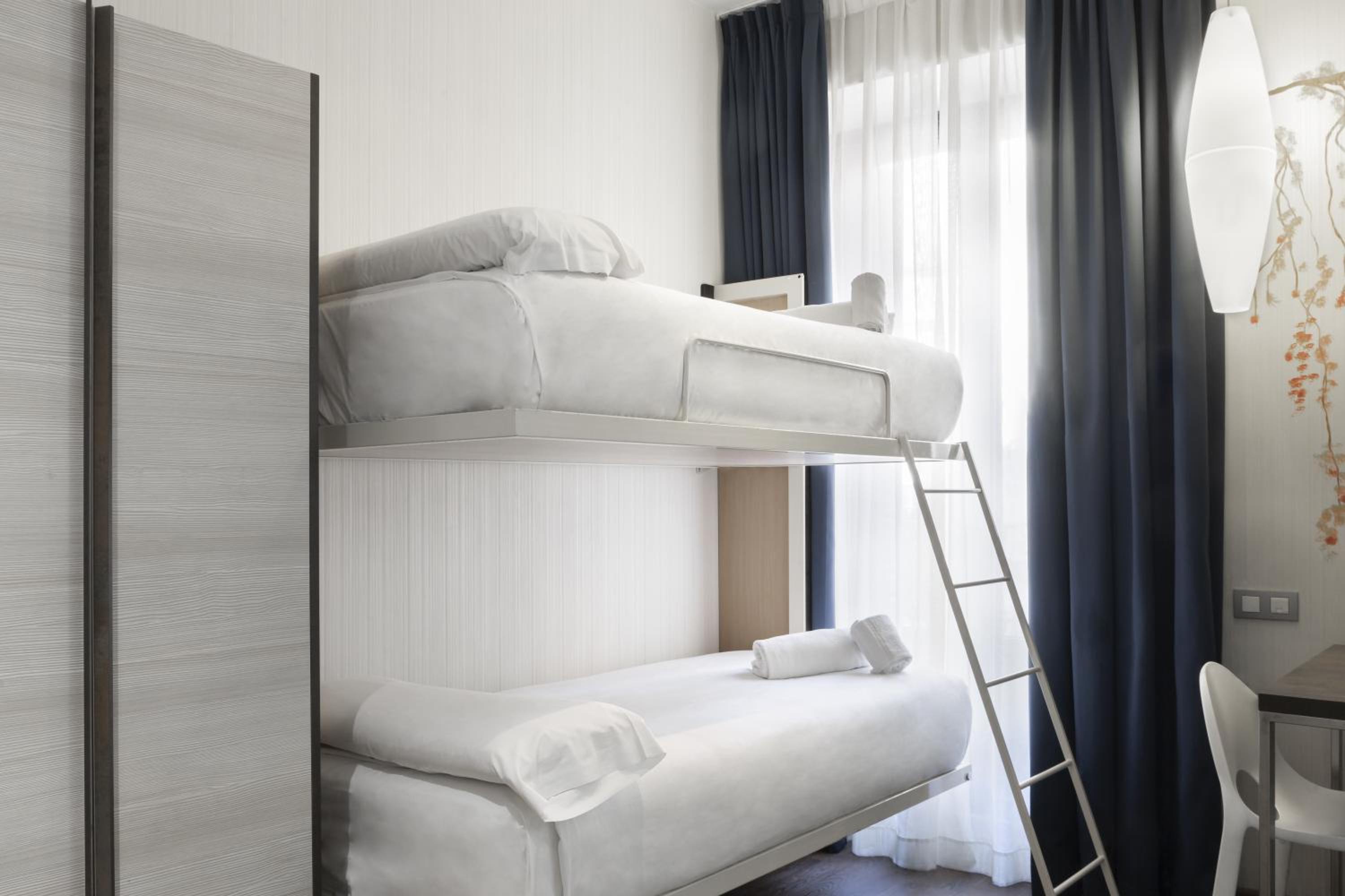 Quadruple Room (4 Adults) - Photo 4