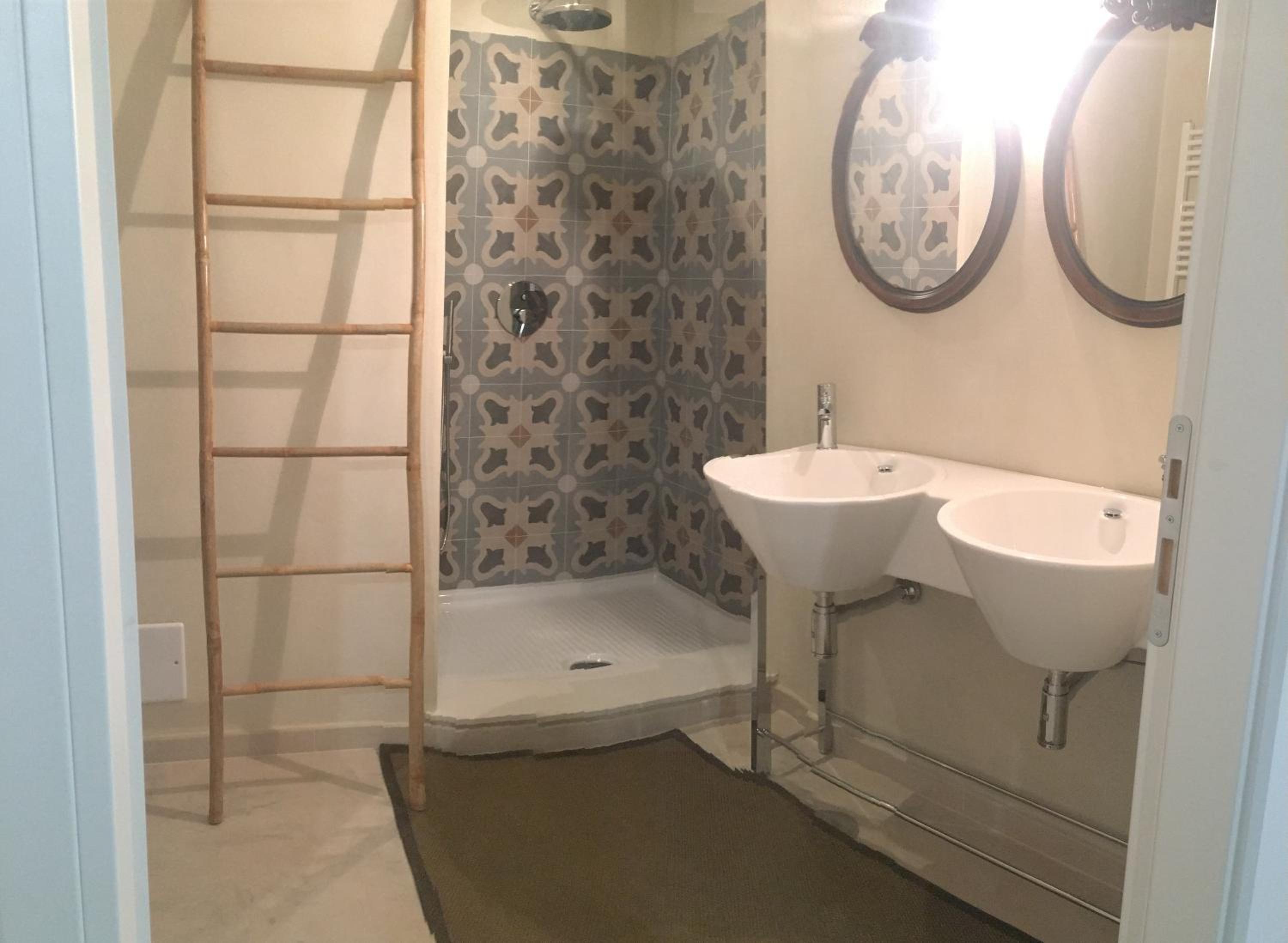 Superior Family Room - Photo 8