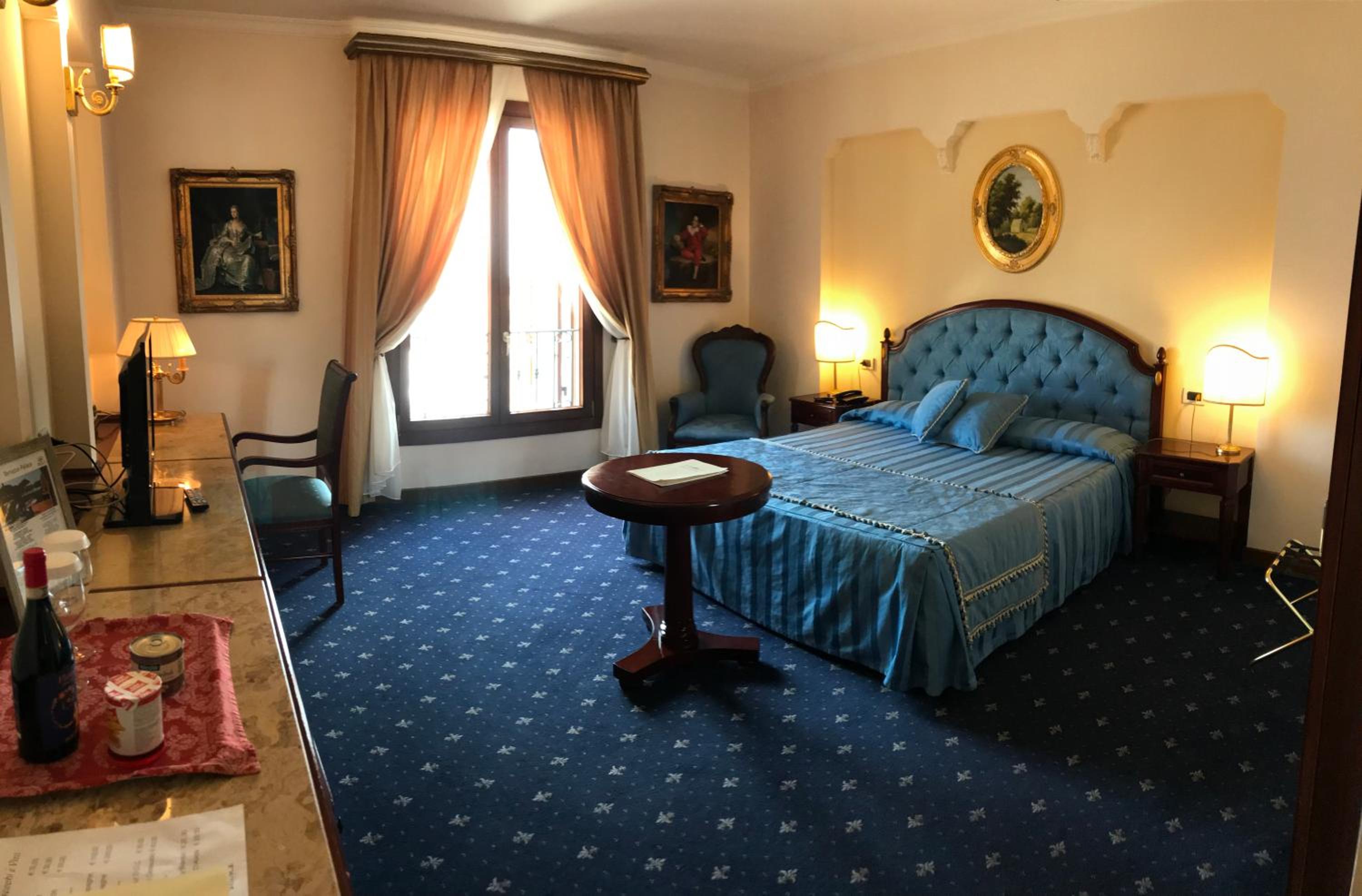 Large Double or Twin Room - Photo 3