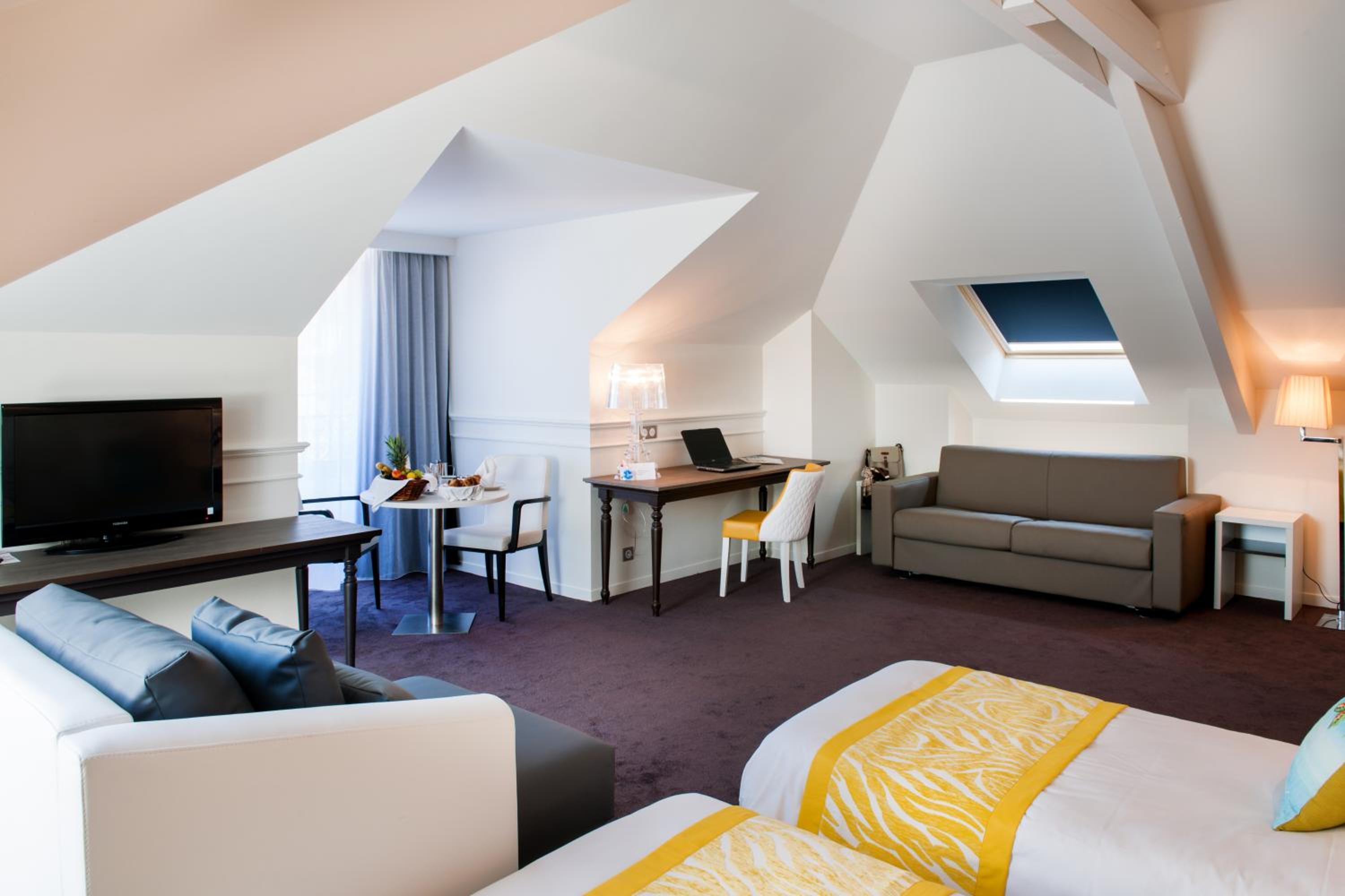 Privilege Suite - Photo 4