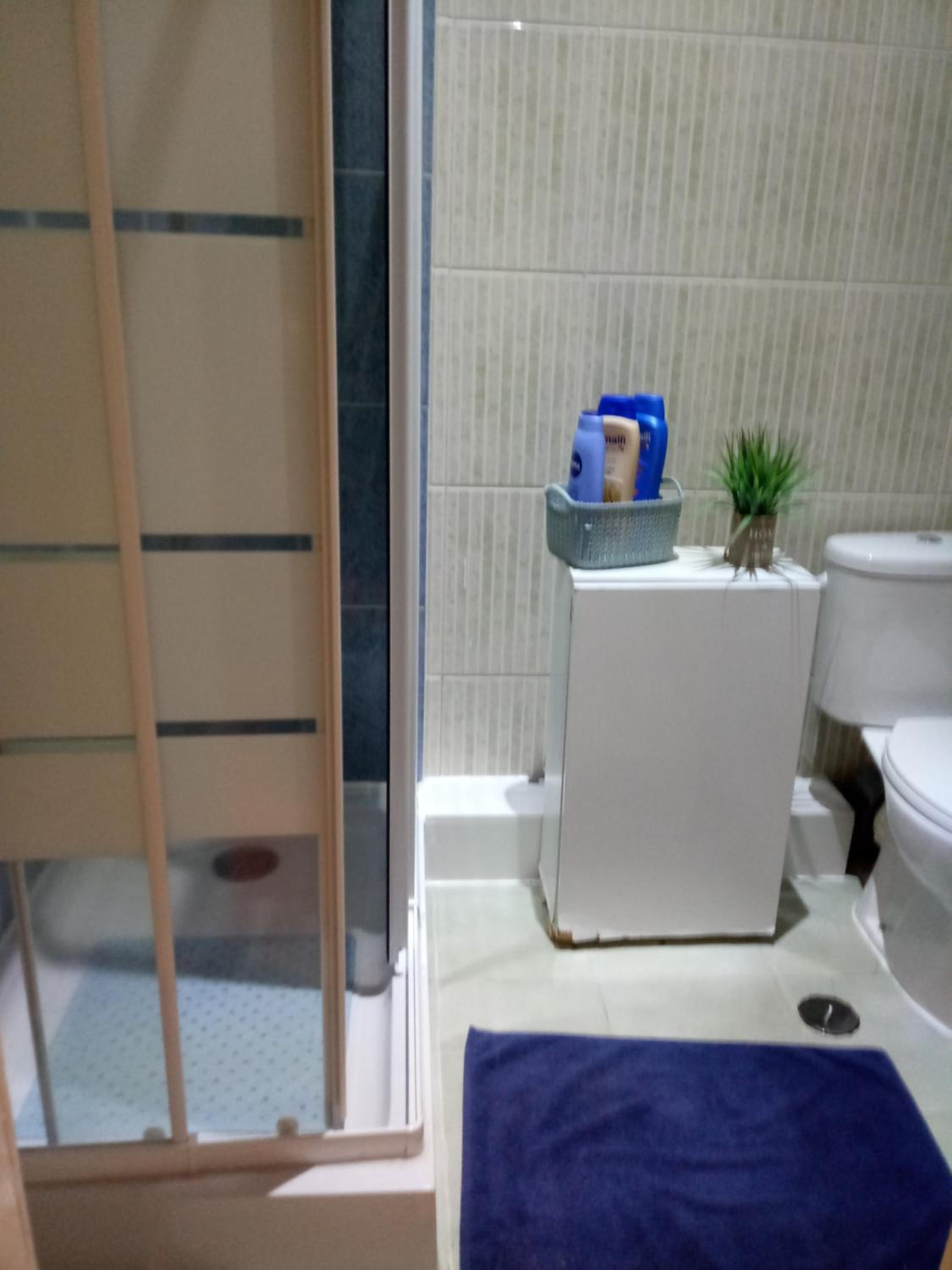 Budget Twin Room - Photo 5