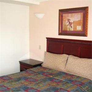 Deluxe King Room - Photo 8