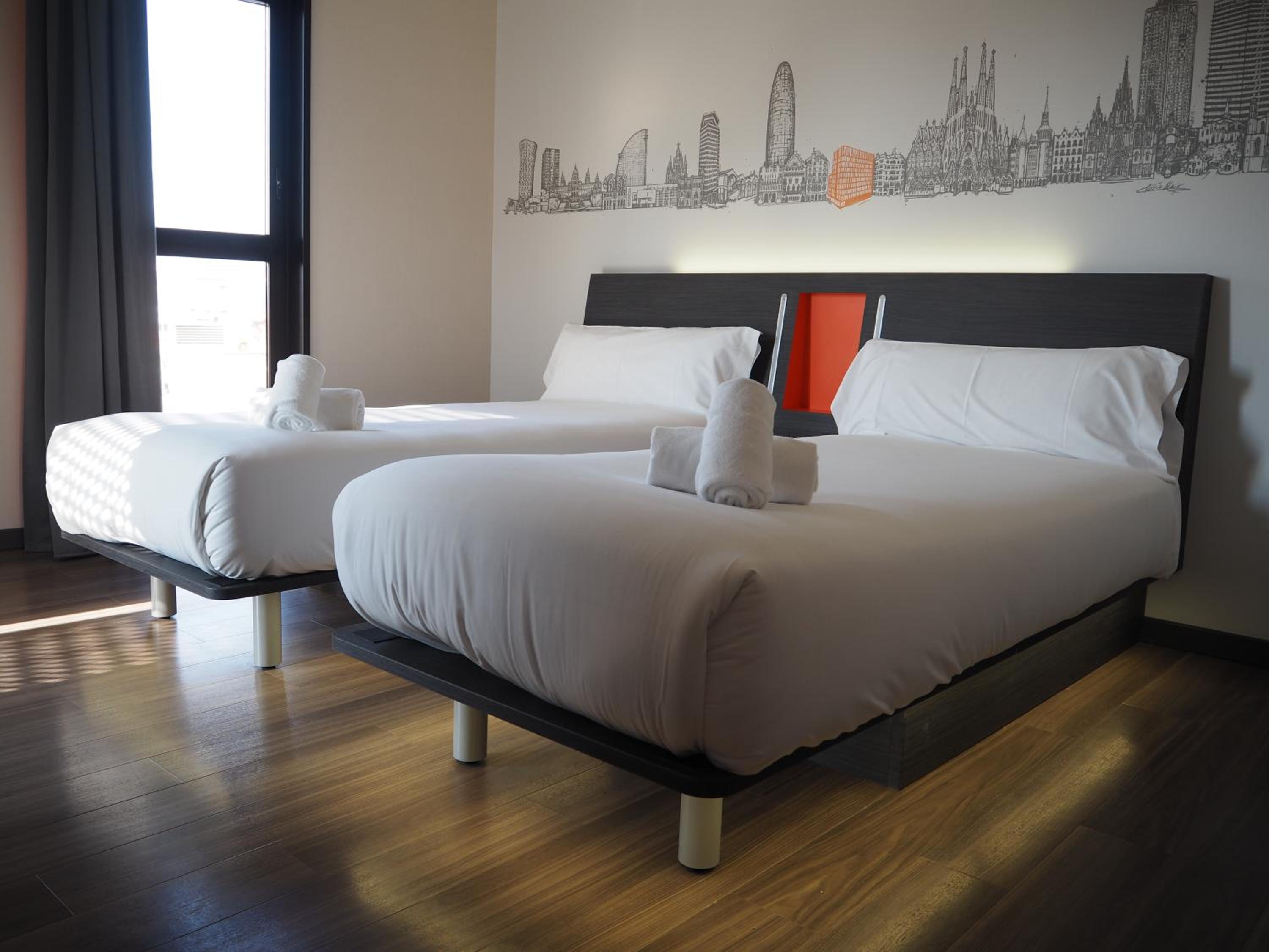 Twin Room - Disability Access photo 2