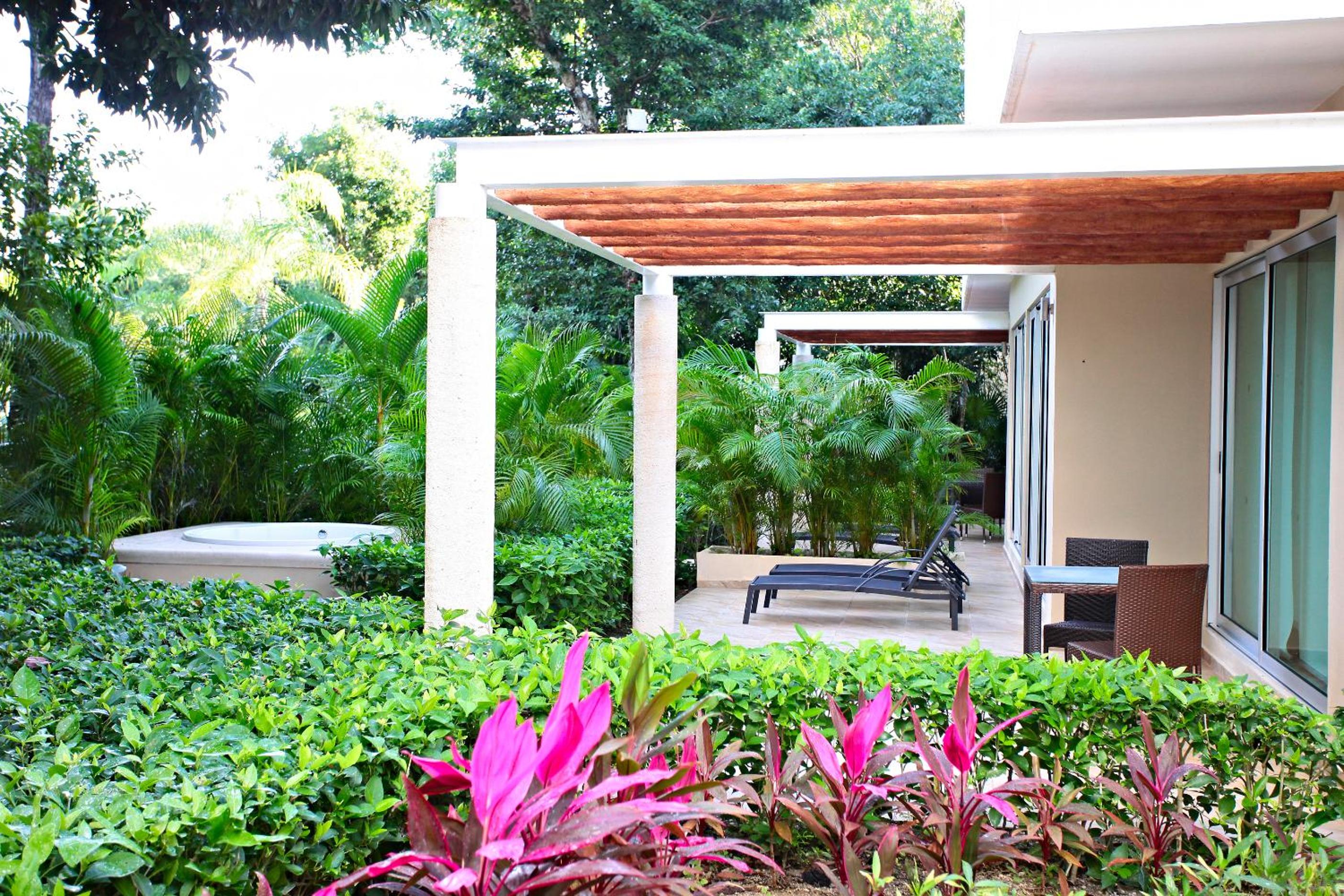 Junior Suite Superior Garden (1 Adult)