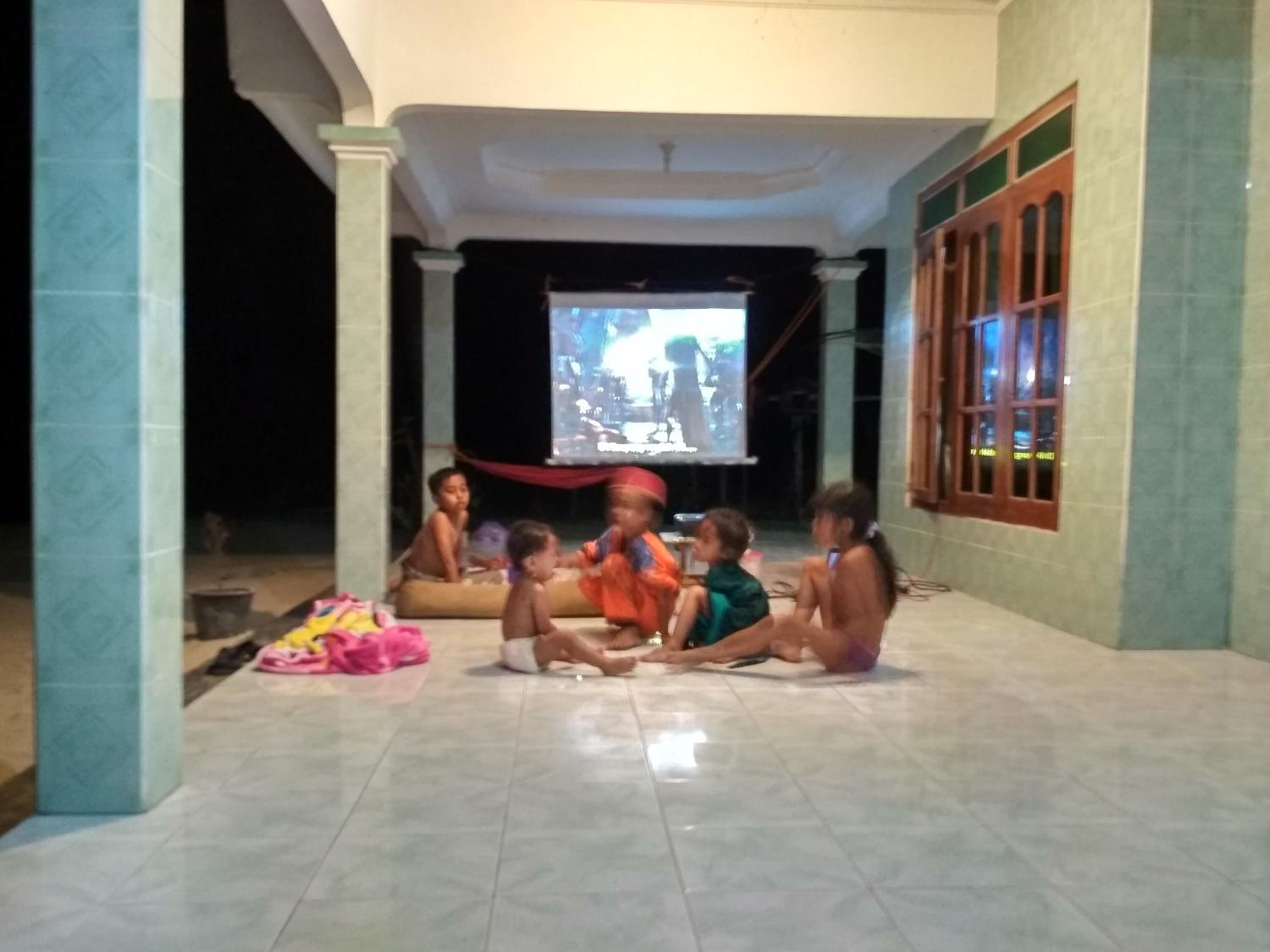 Family Room with Side Sea View - Photo 7