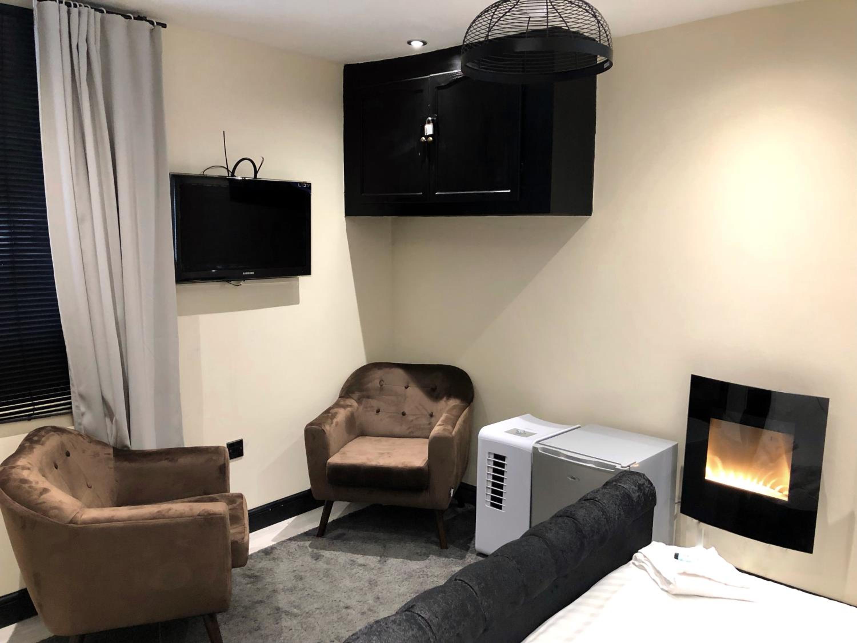 Deluxe King Room - Photo 3