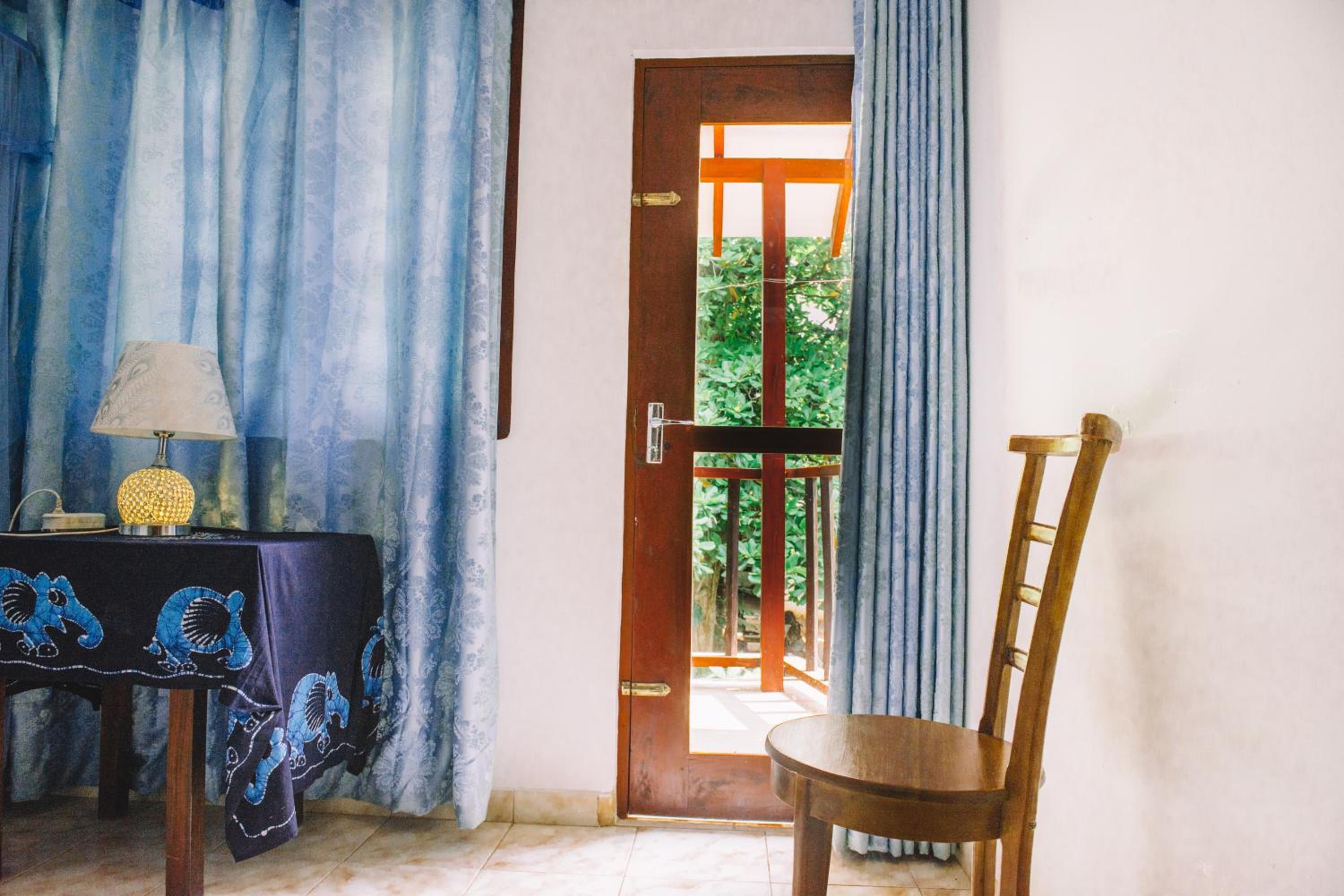Deluxe Double Room with Balcony photo 3