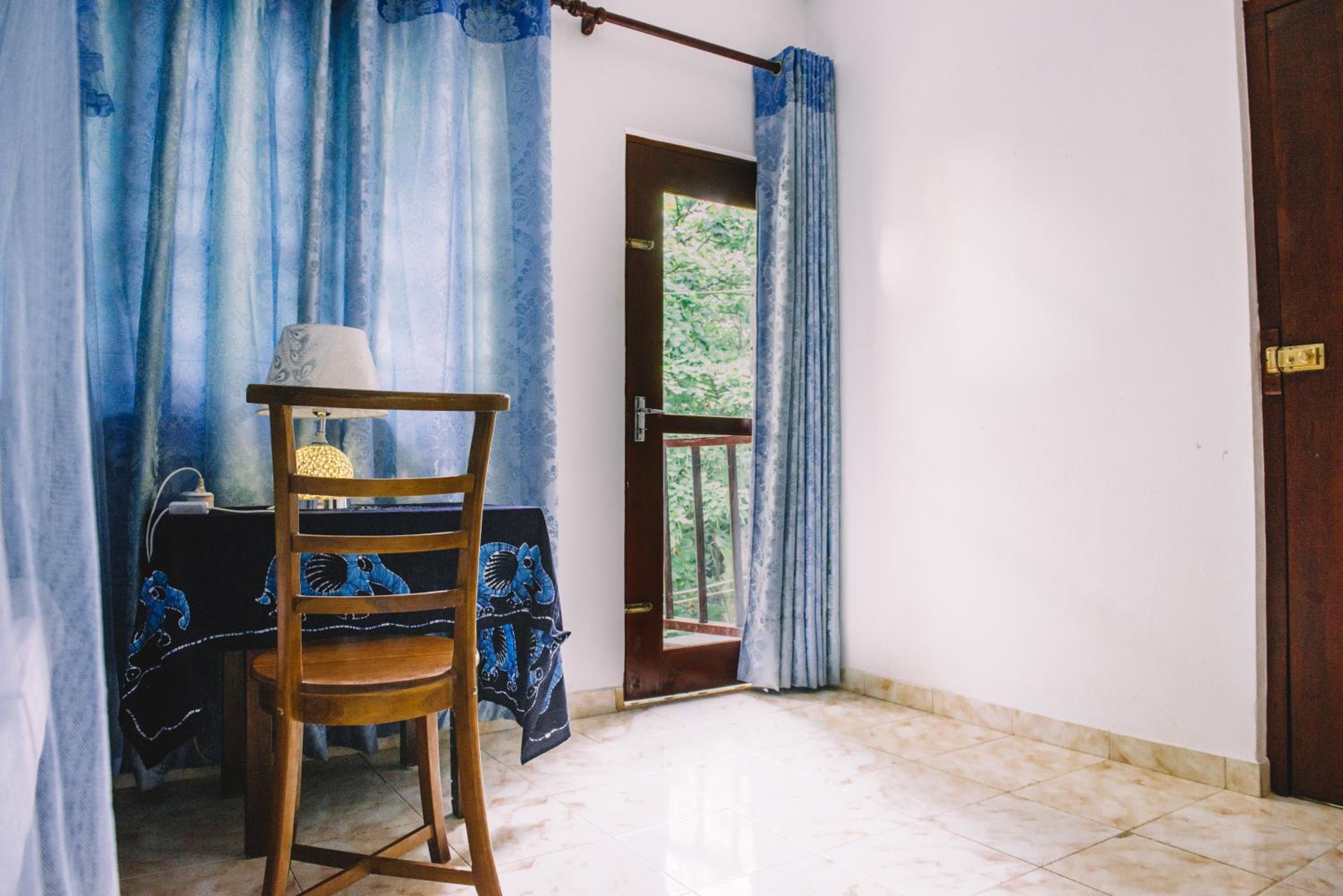 Deluxe Double Room with Balcony photo 2