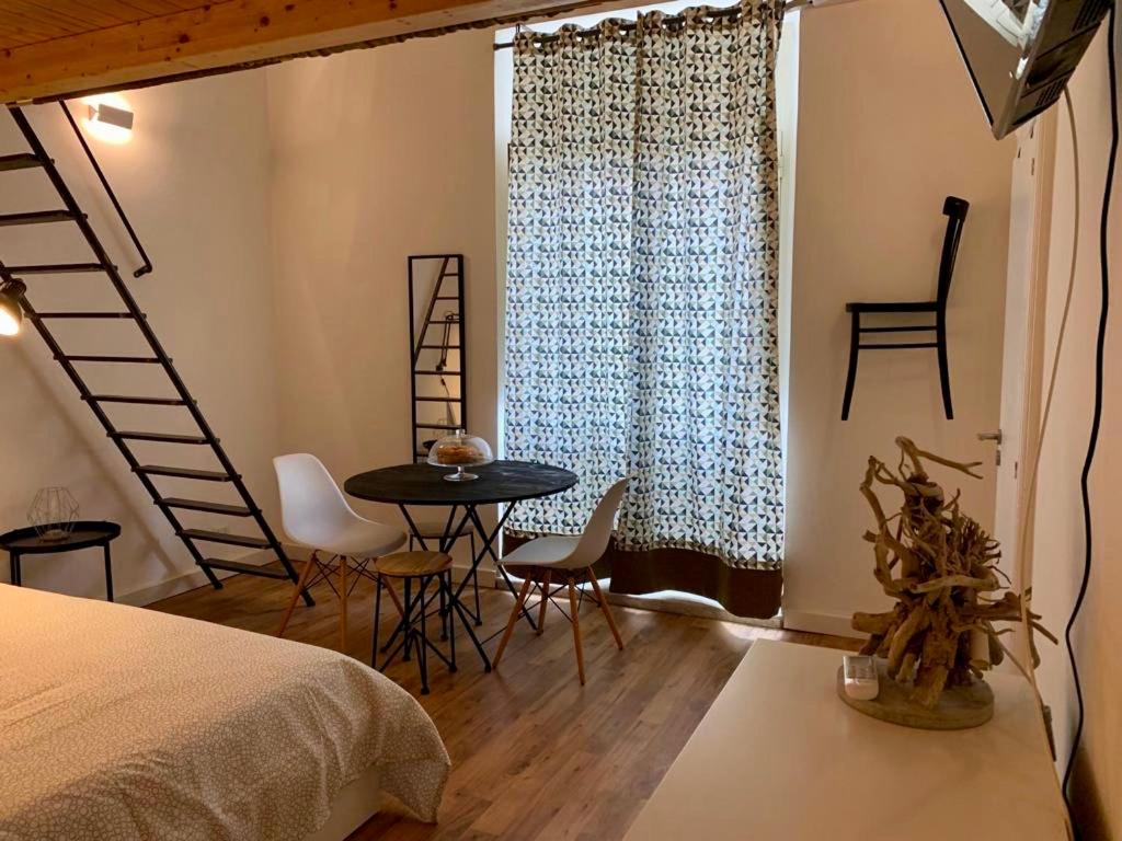 Quadruple Room with Private Bathroom - Photo 9