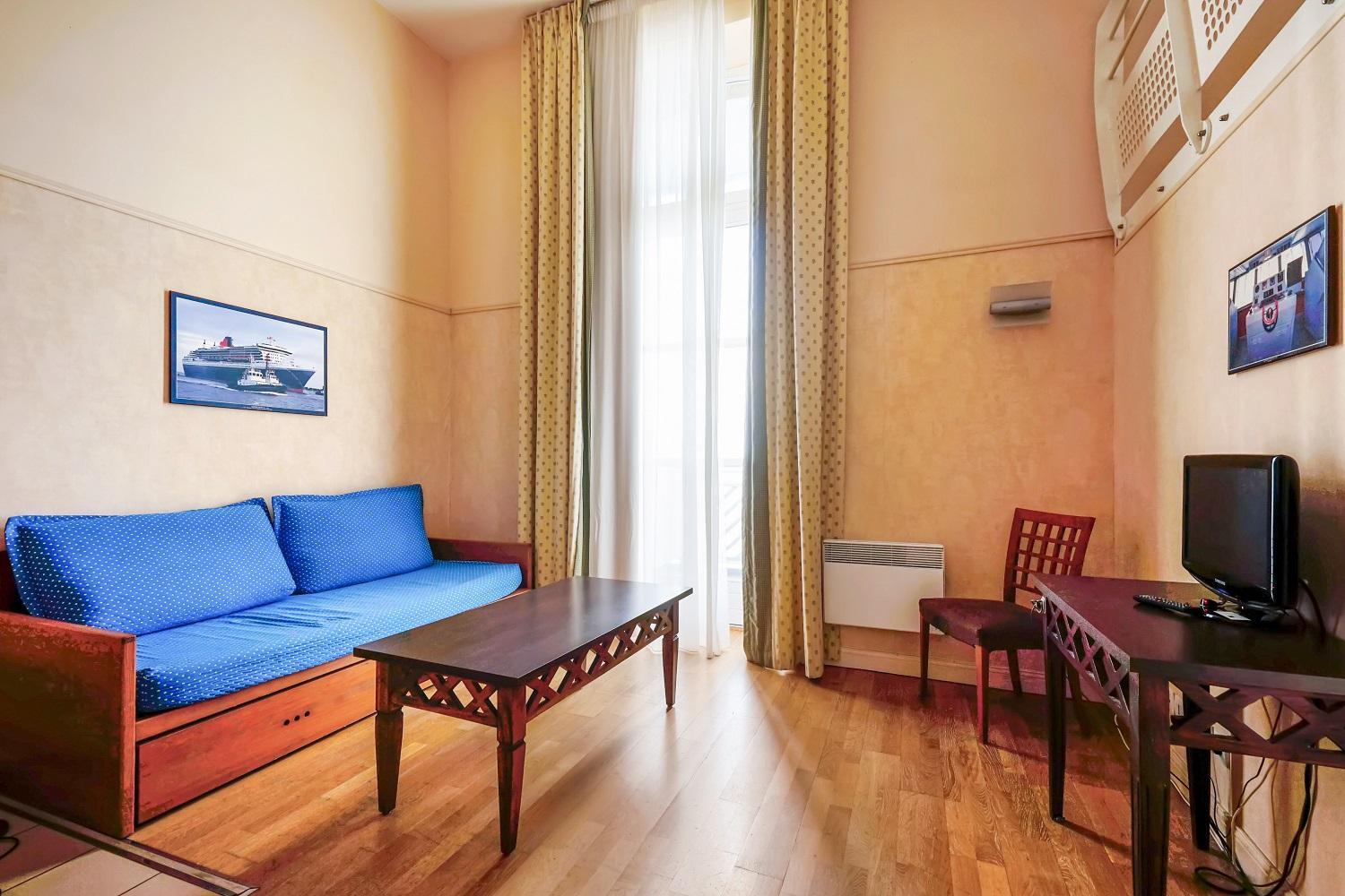 Comfort One-Bedroom Apartment with Sea View (6 People)