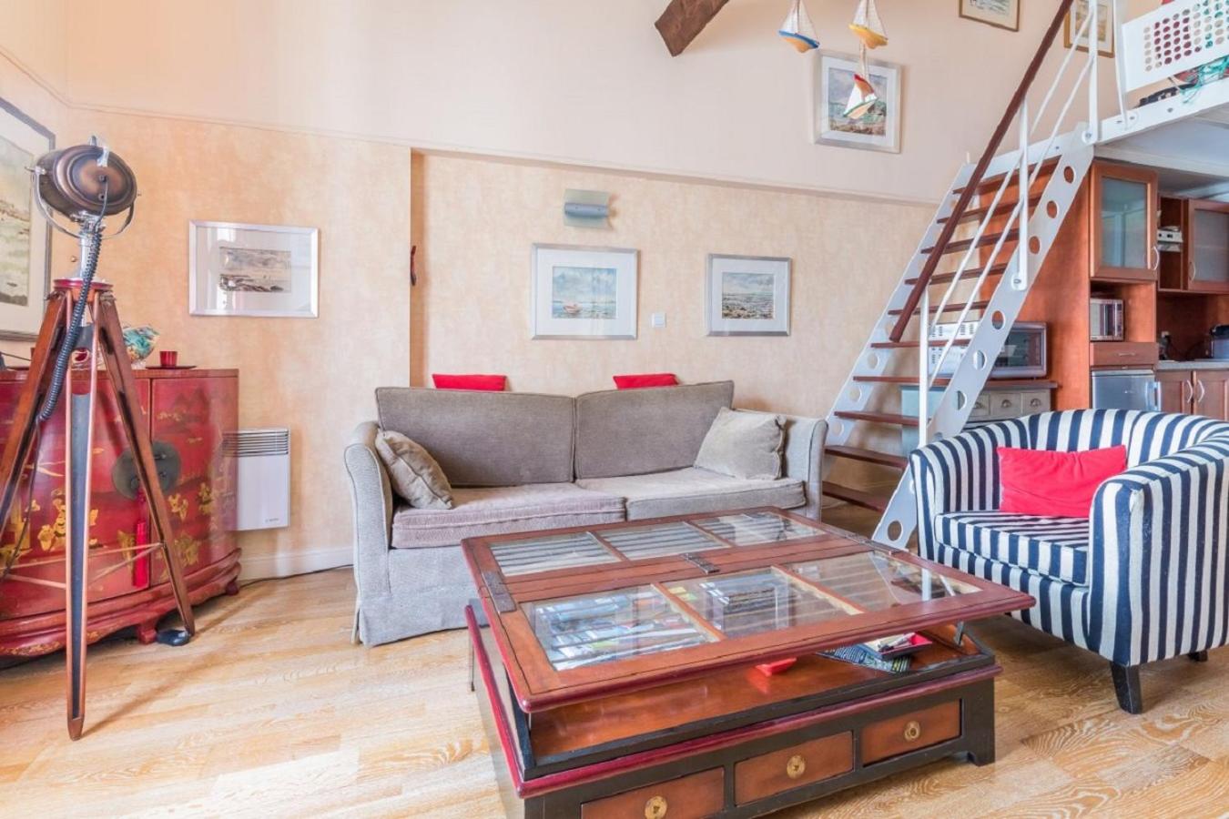 Select One-Bedroom Apartment with Sea View (6 People)