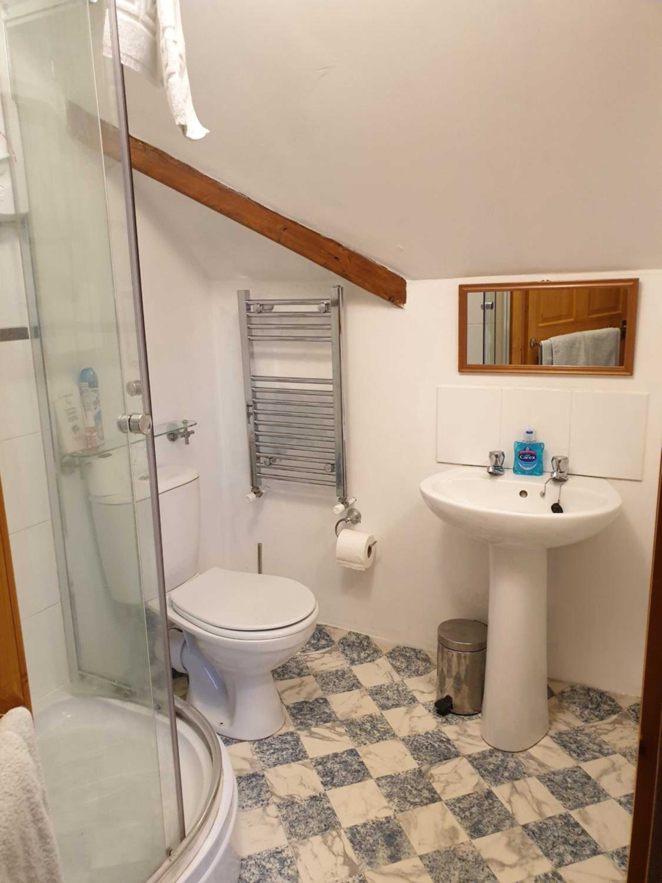 Twin Room with Shower - Photo 6